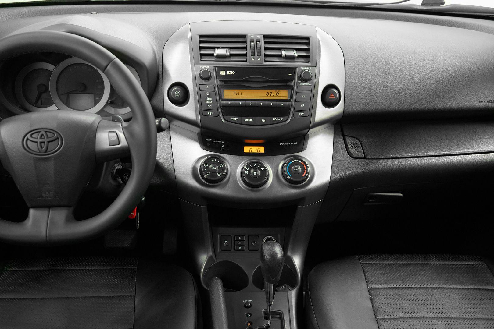 Toyota RAV4 2011, черный