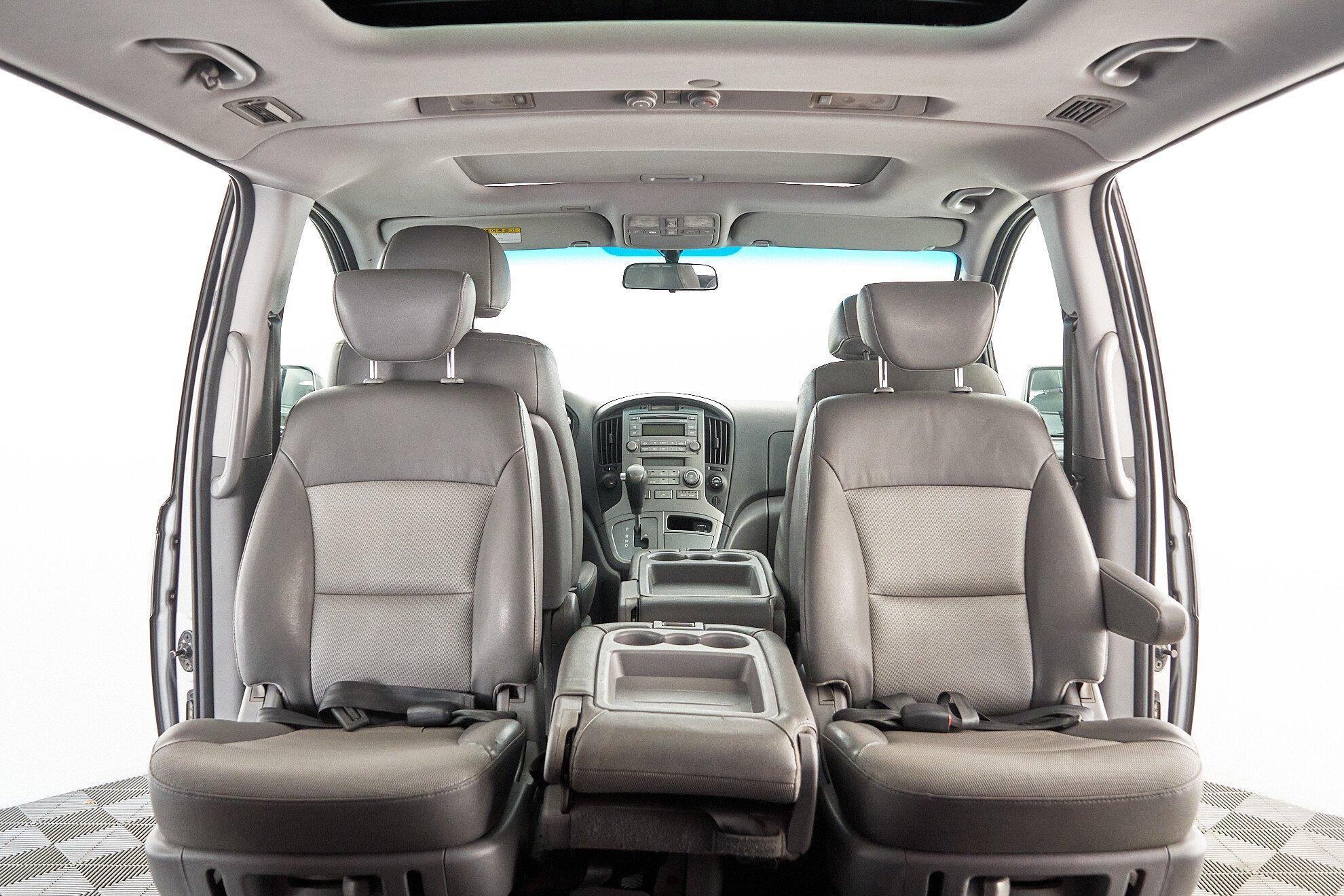 Hyundai Grand Starex 2012, серебряный