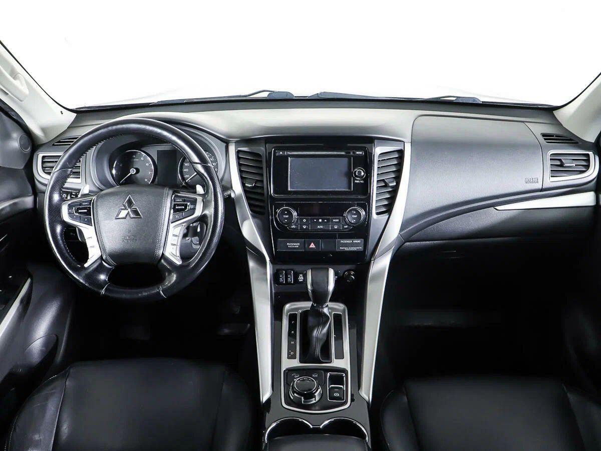 Mitsubishi Pajero Sport 2020, черный