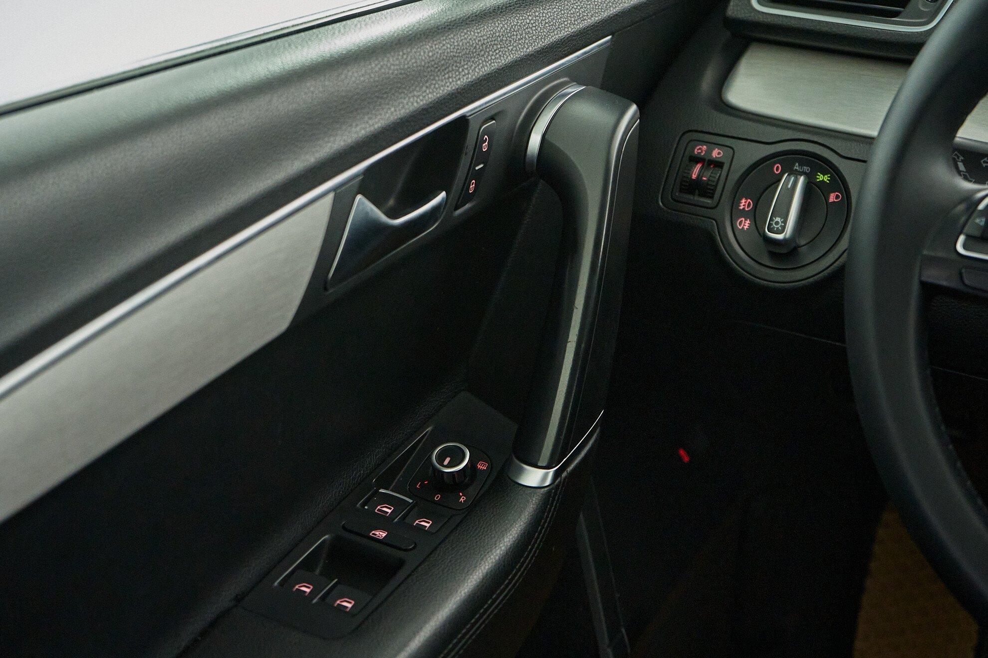 Volkswagen Passat 2013, черный