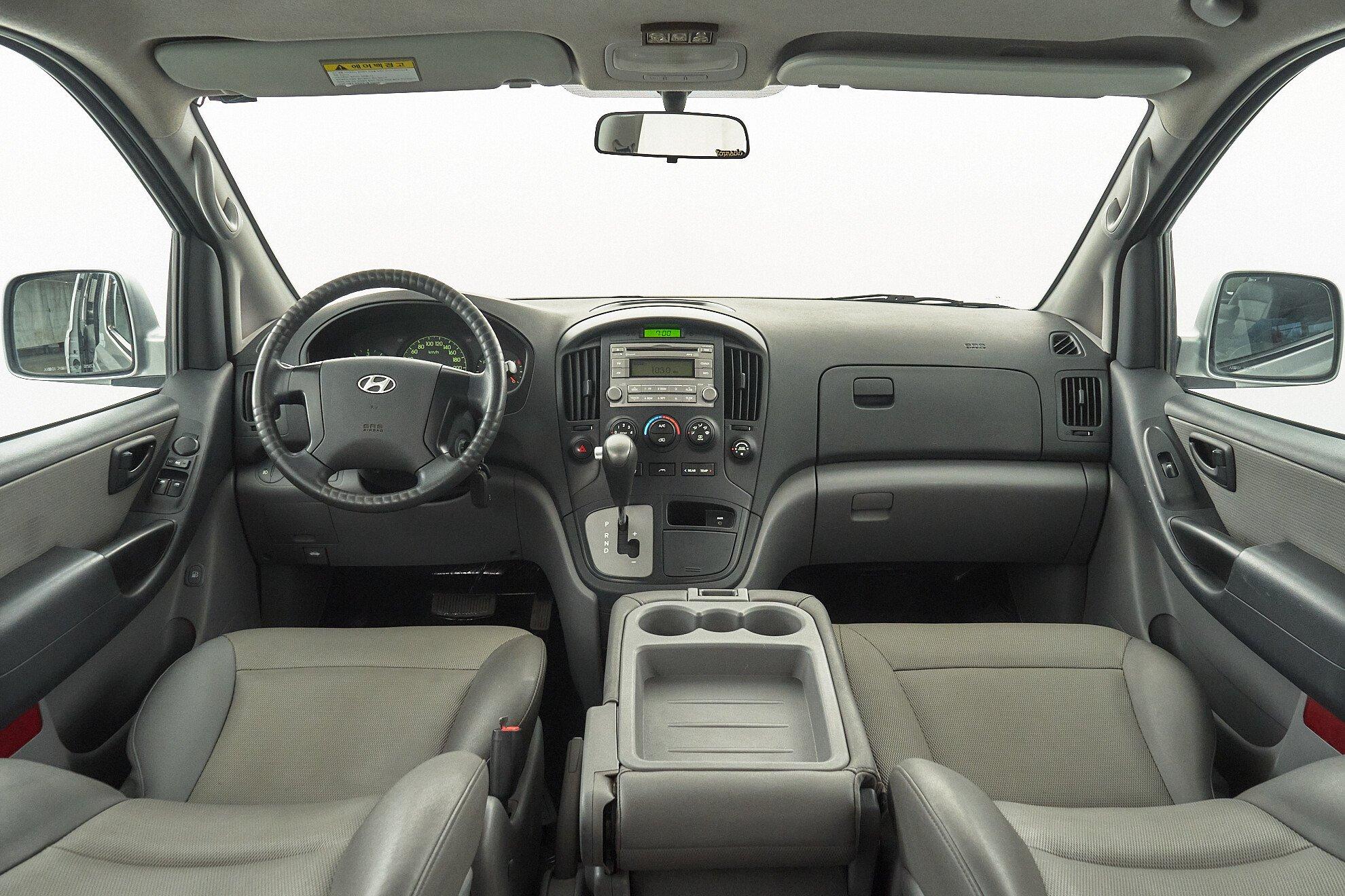 Hyundai Grand Starex 2010, серебряный