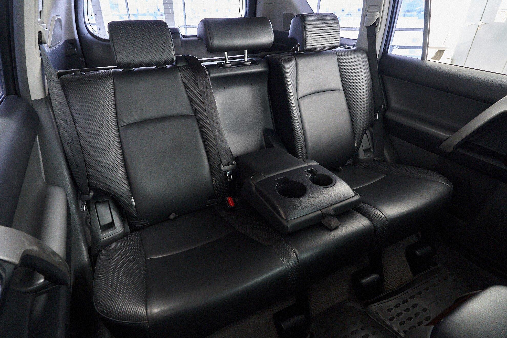 Toyota Land Cruiser Prado 2011, серый