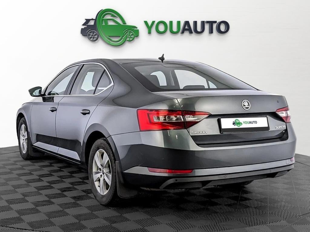 Skoda Superb 2019, серый