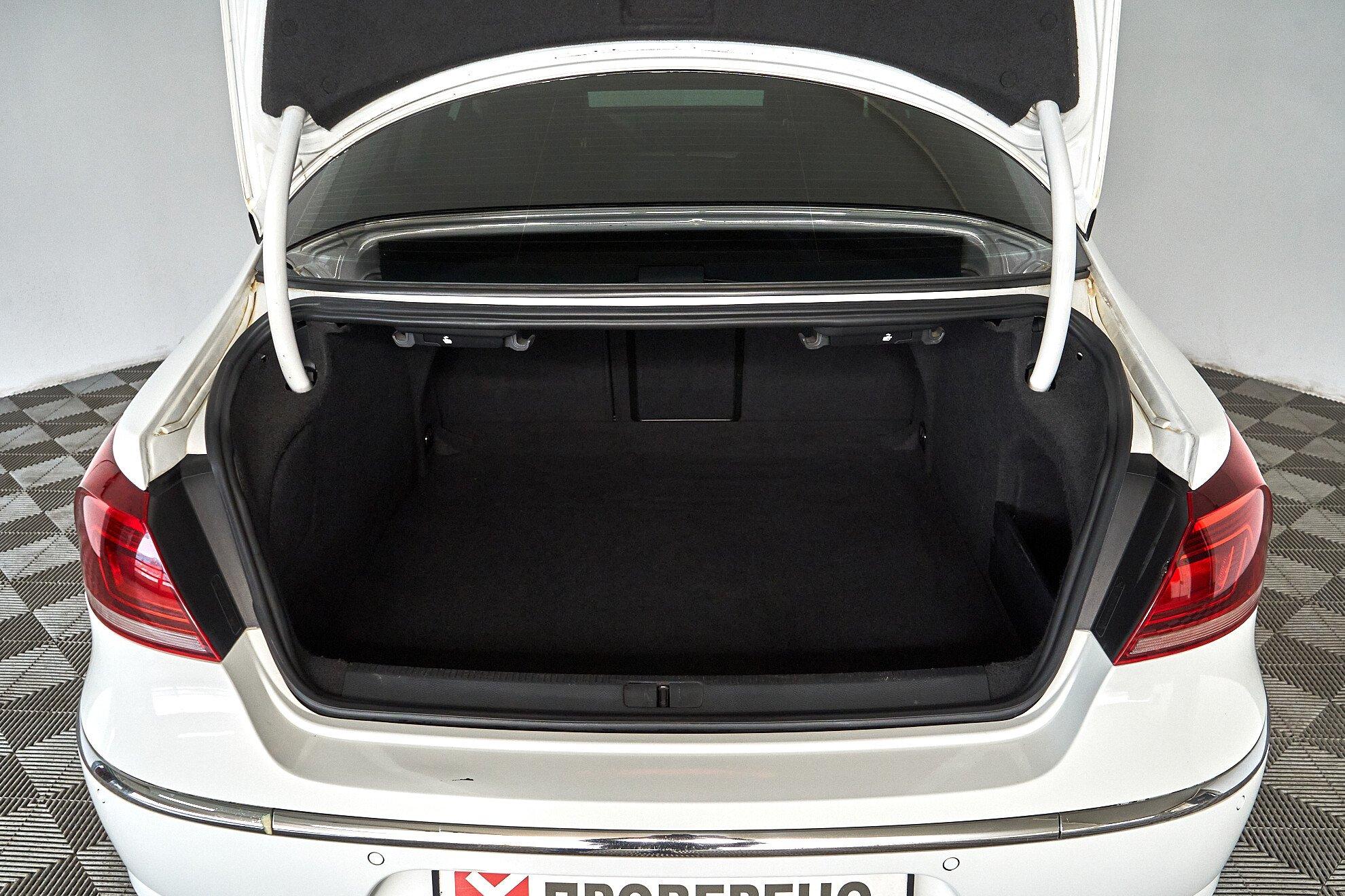 Volkswagen Passat CC 2012, белый