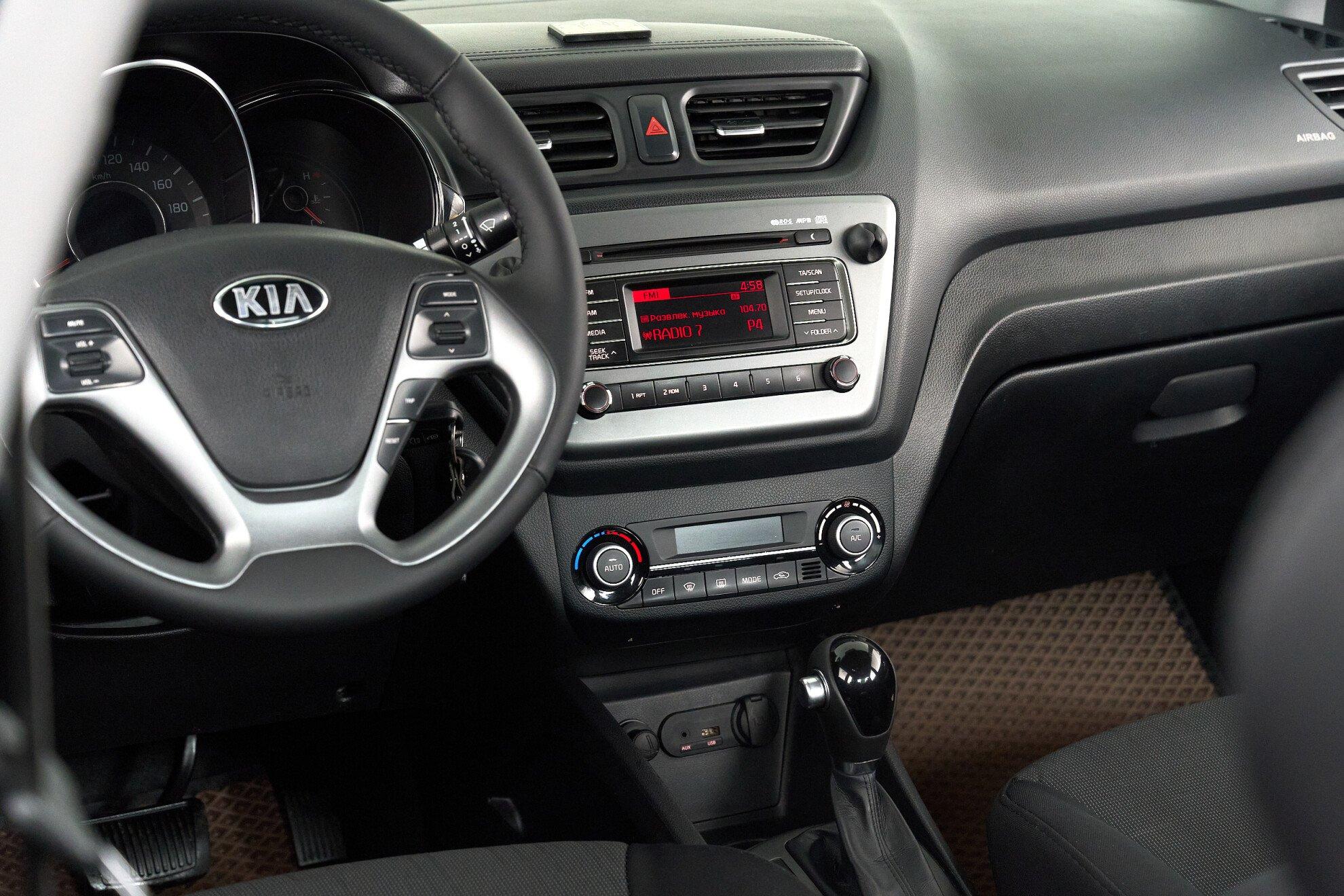 Kia Rio 2016, коричневый