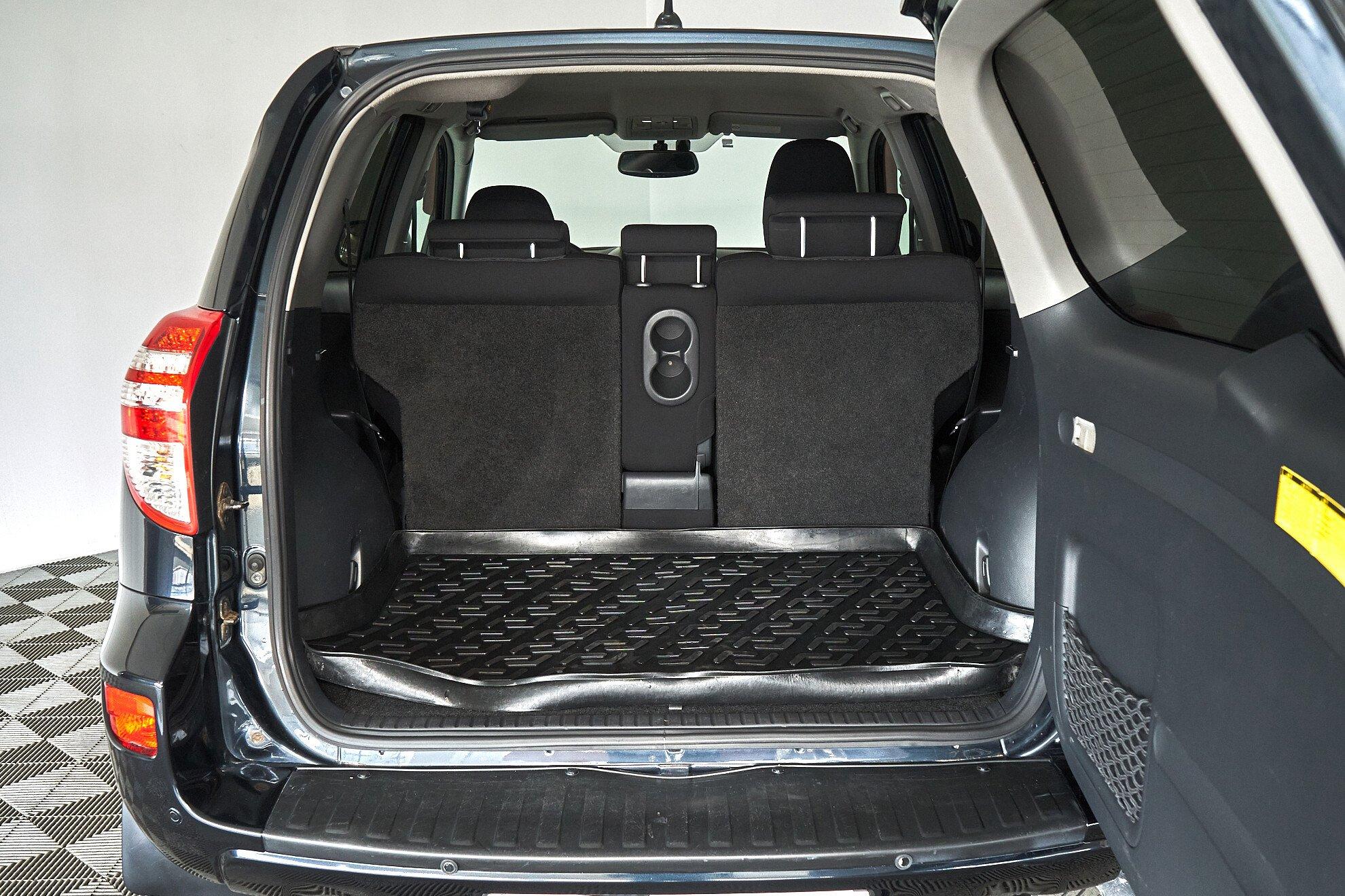 Toyota RAV4 2010, серый