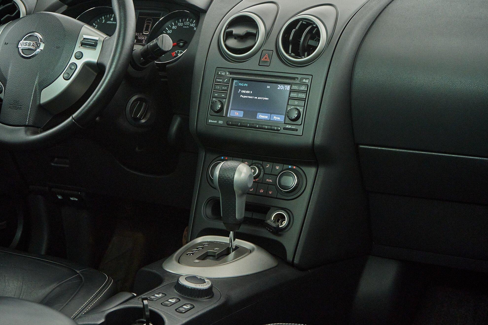 Nissan Qashqai 2011, серебряный