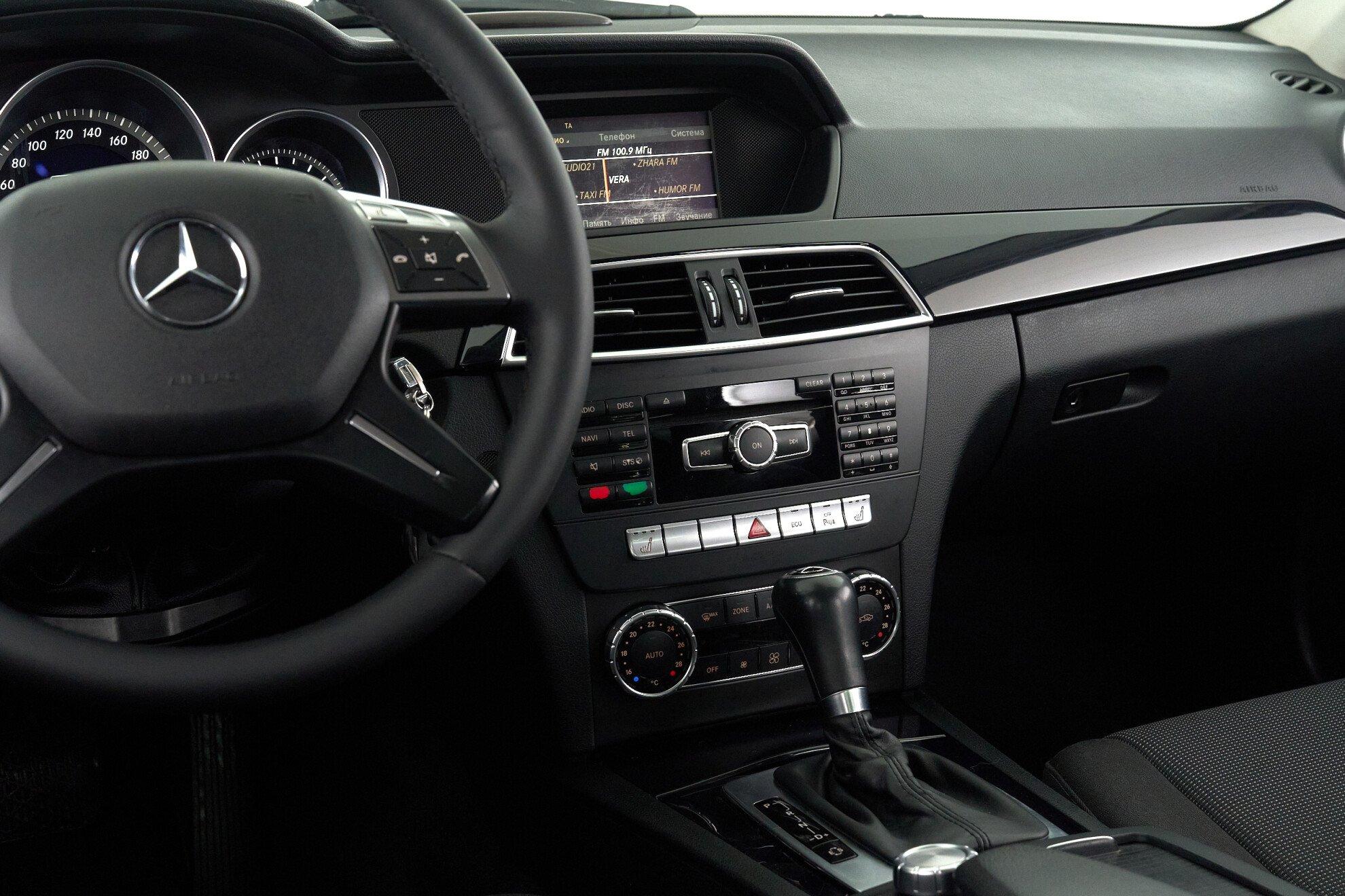 Mercedes-Benz C-Класс 2012, белый