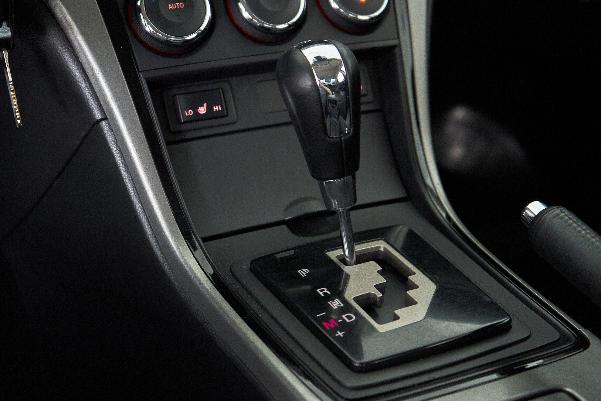 Mazda 6 2010, белый