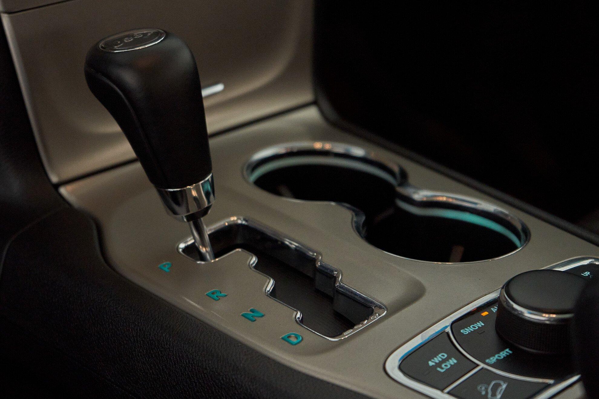 Jeep Grand Cherokee 2011, черный