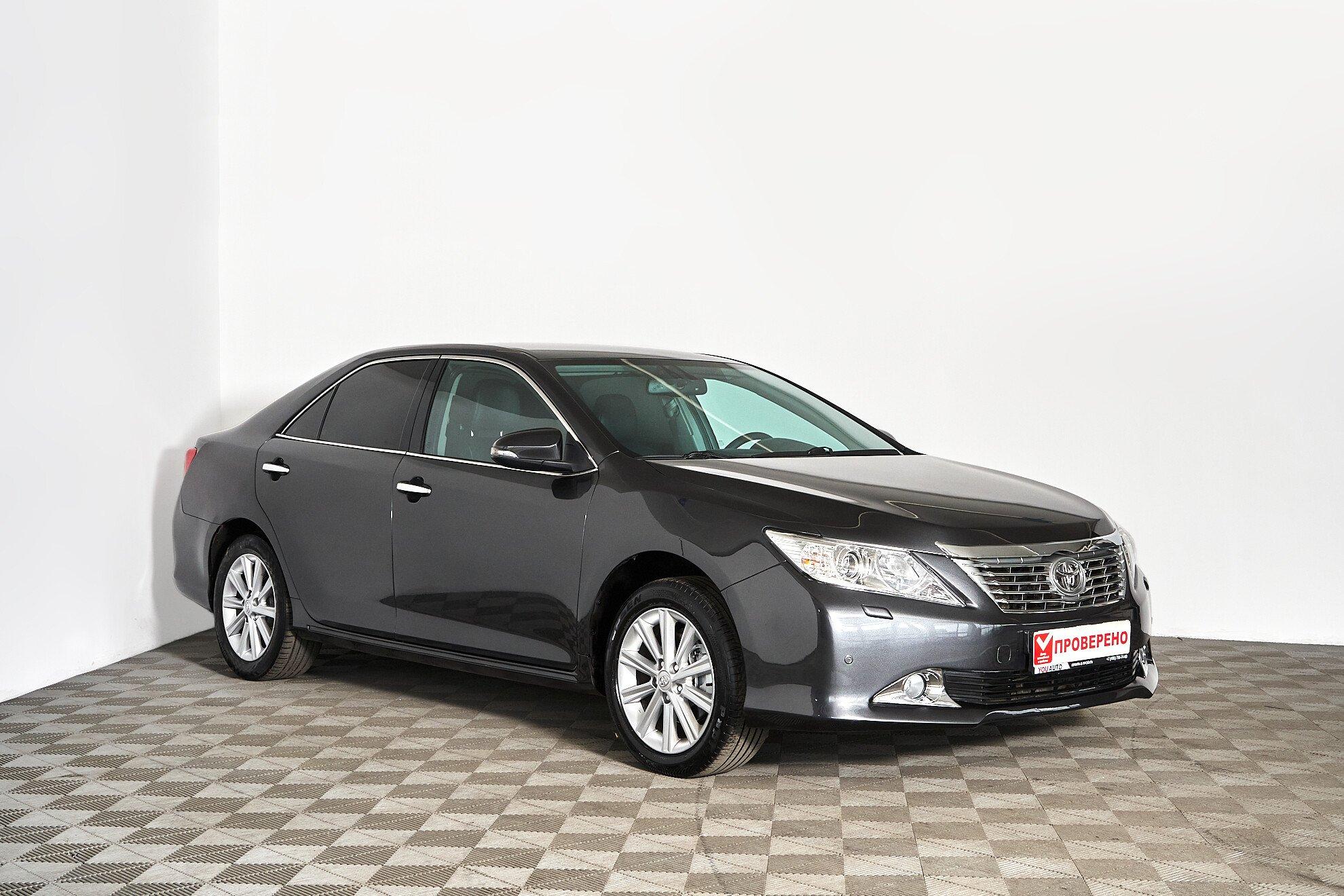 Toyota Camry 2013, серый