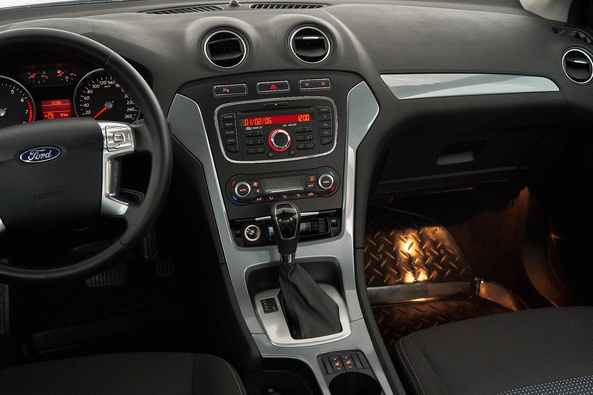 Ford Mondeo 2012, черный