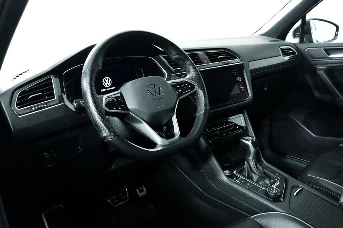 Volkswagen Tiguan 2021, черный