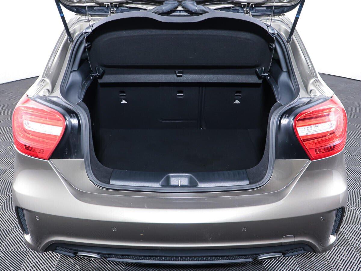 Mercedes-Benz A-Класс 2015, серебряный