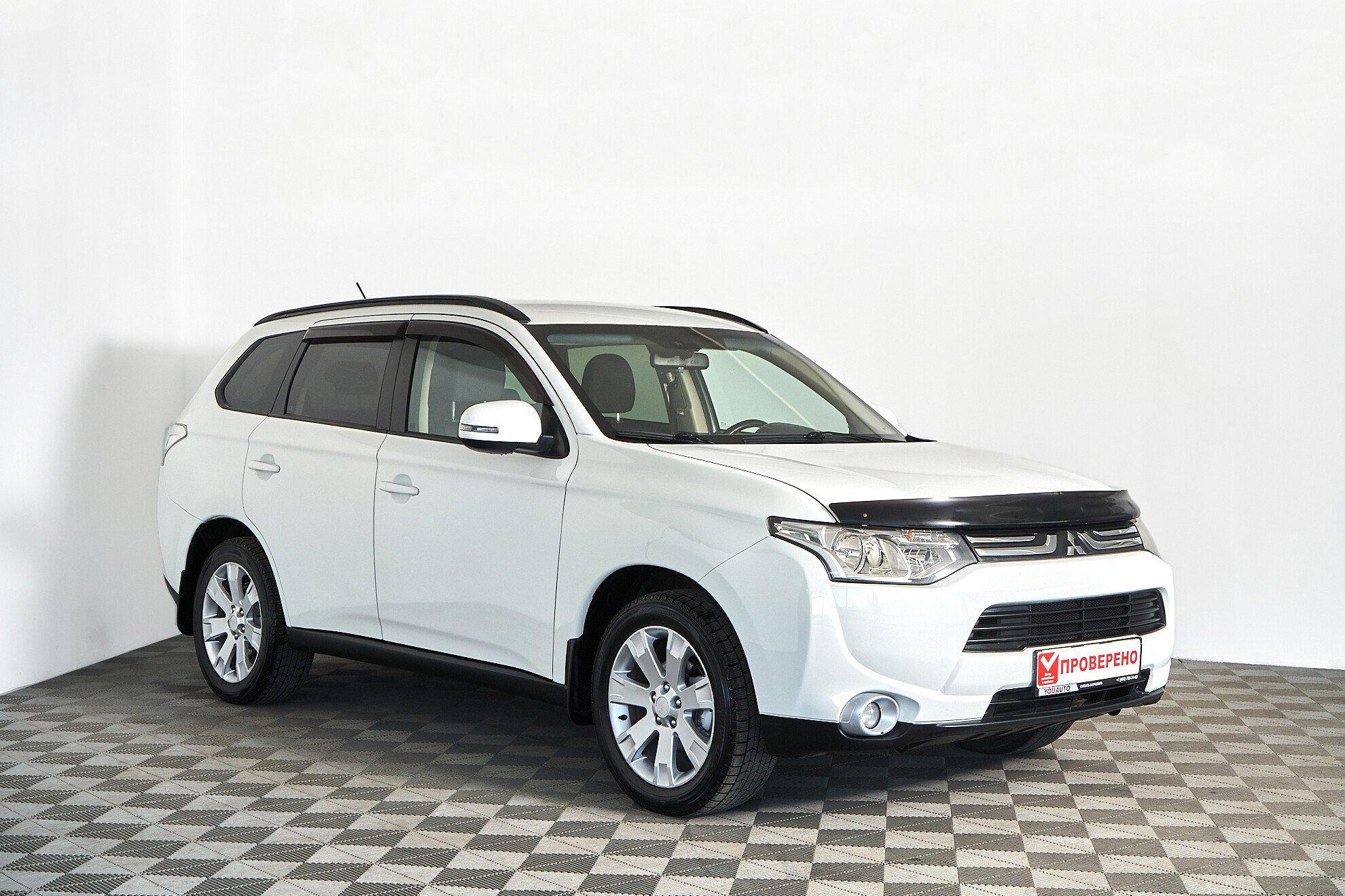 Mitsubishi Outlander 2013, белый