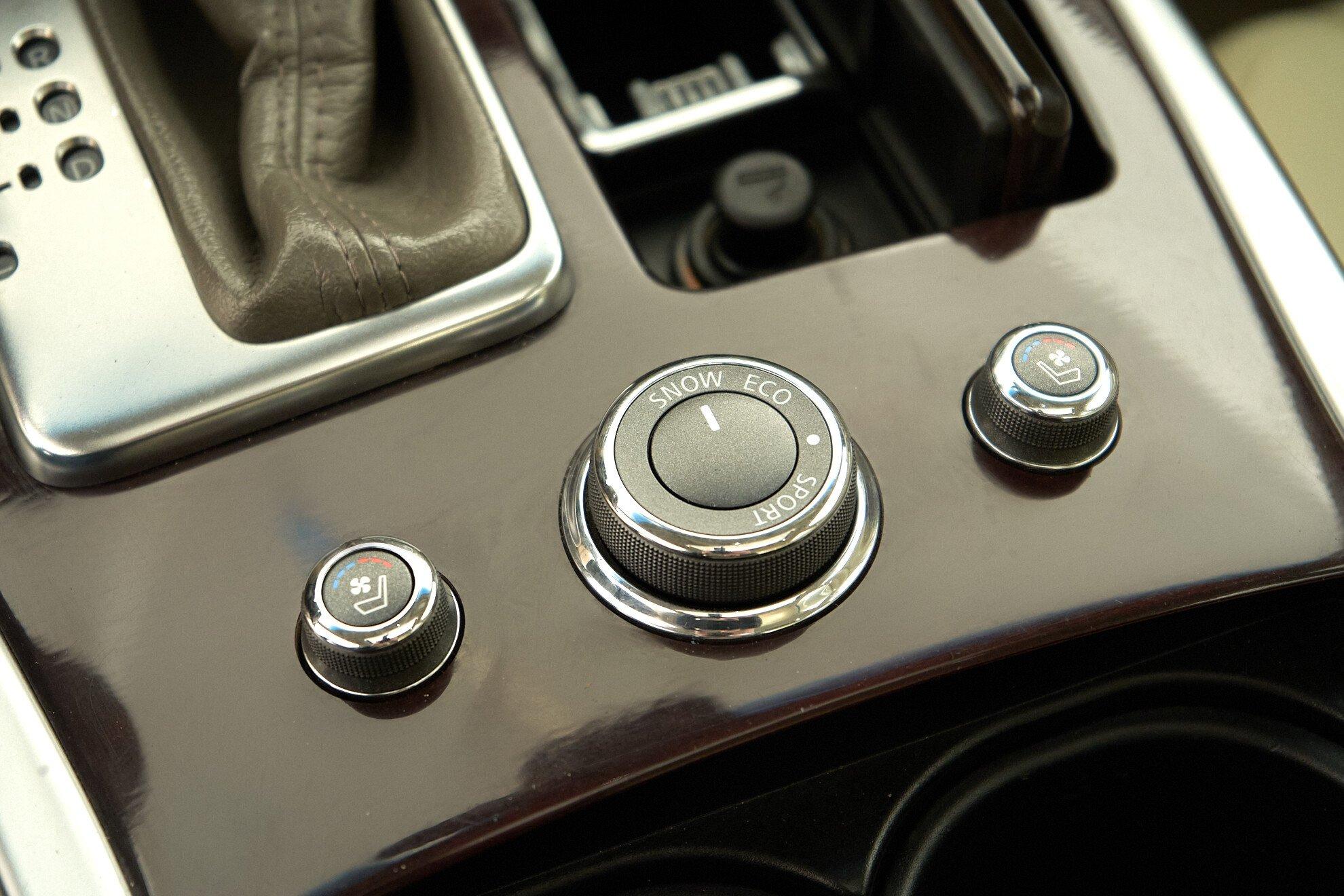 Infiniti Q70 2014, черный