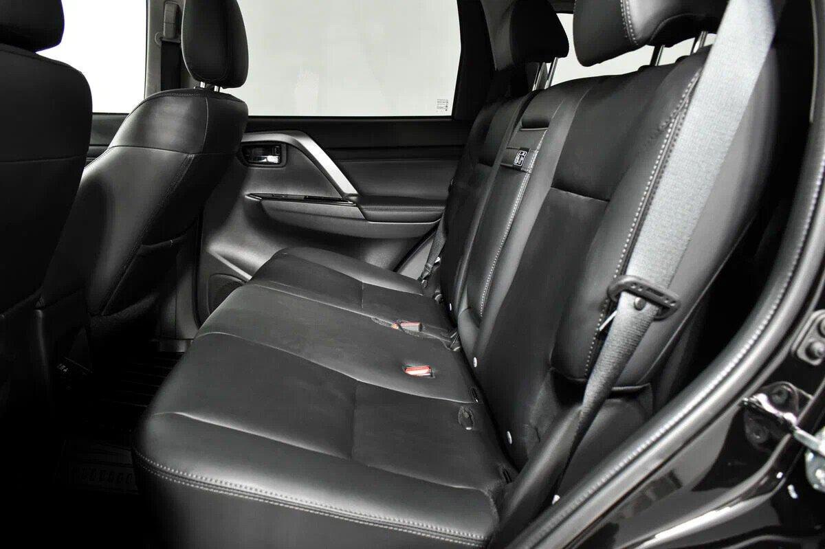 Mitsubishi Pajero Sport 2022, черный
