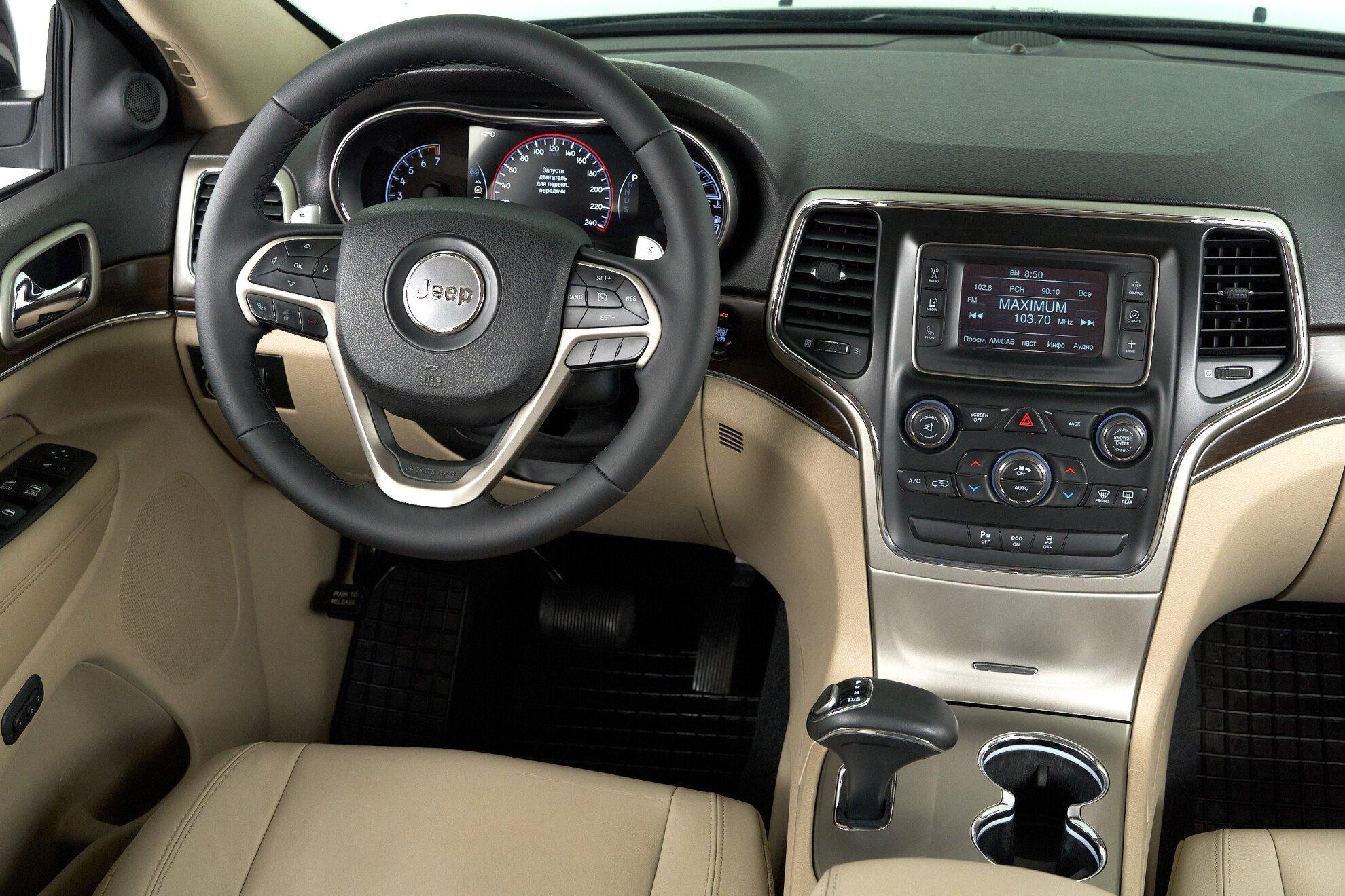 Jeep Grand Cherokee 2013, черный
