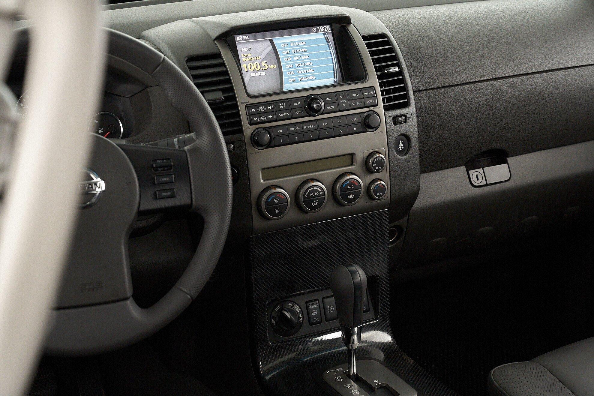 Nissan Pathfinder 2008, черный