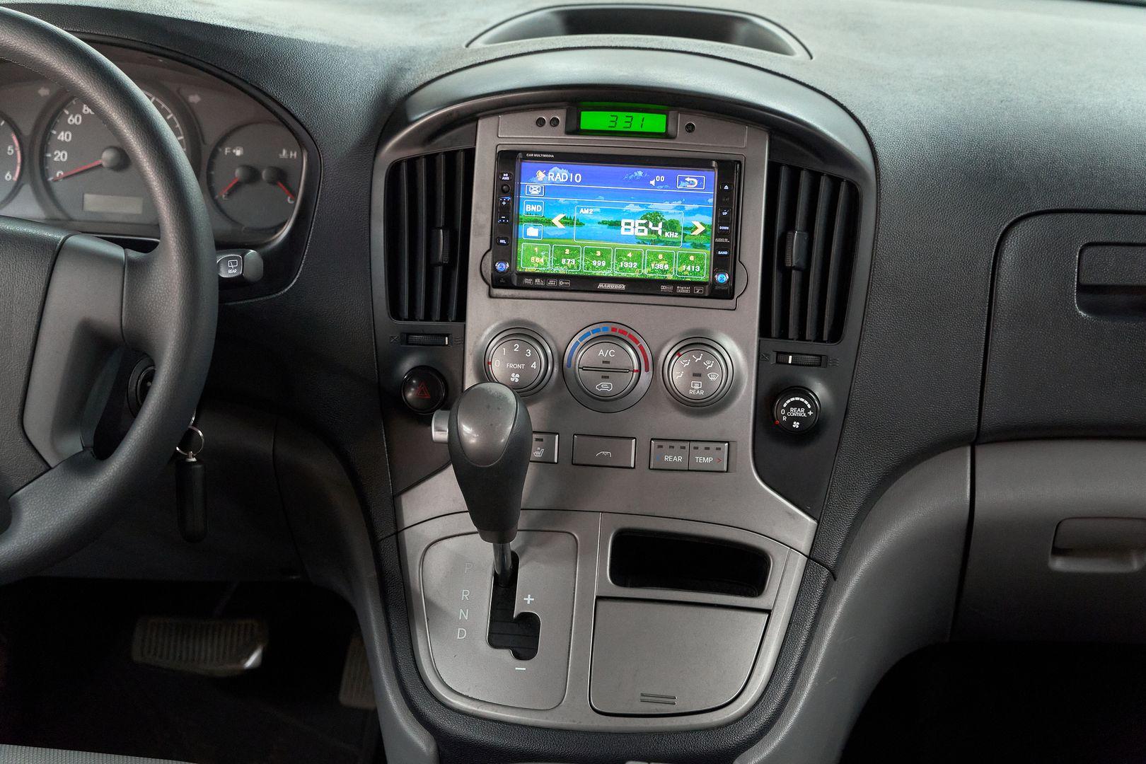 Hyundai Grand Starex 2011, серебряный