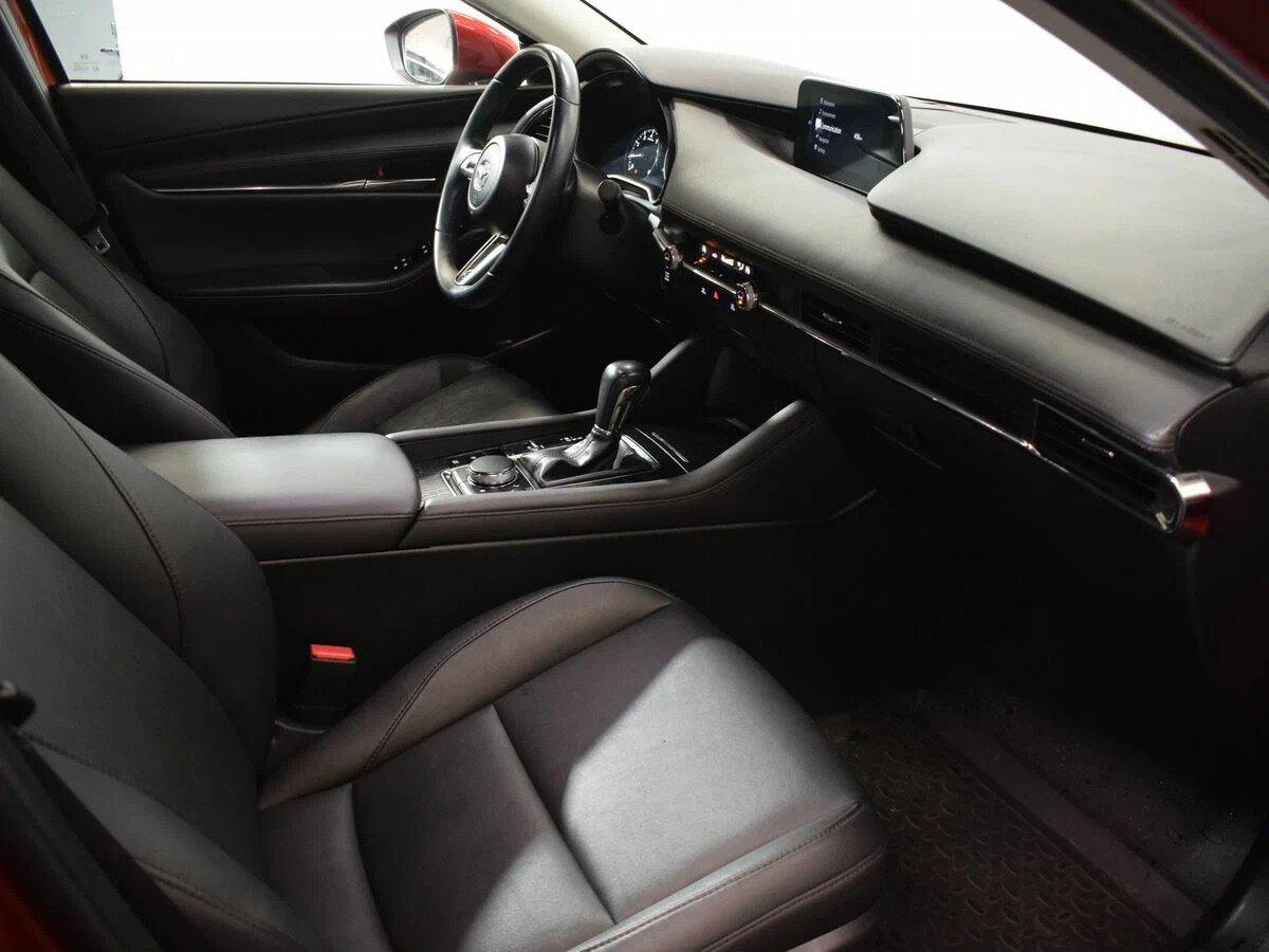 Mazda 3 2019, красный