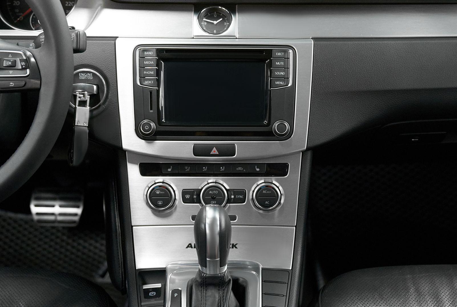Volkswagen Passat 2012, серебряный