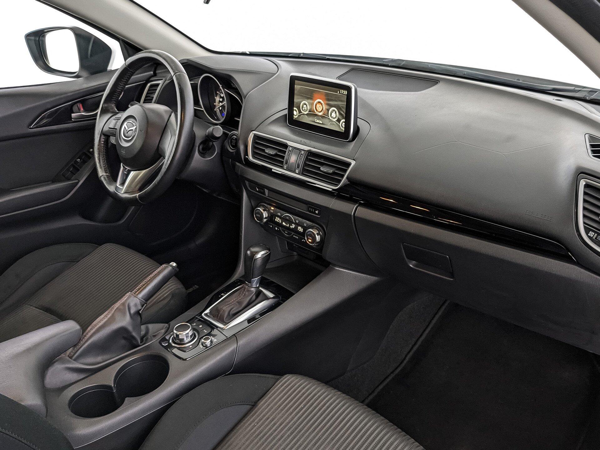 Mazda 3 2019, белый
