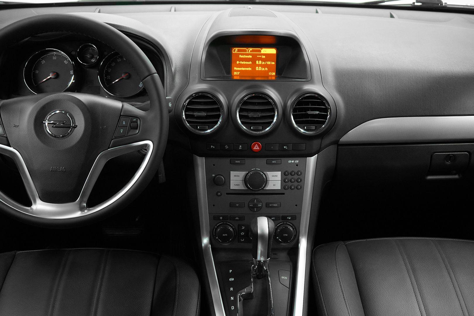 Opel Antara 2014, белый