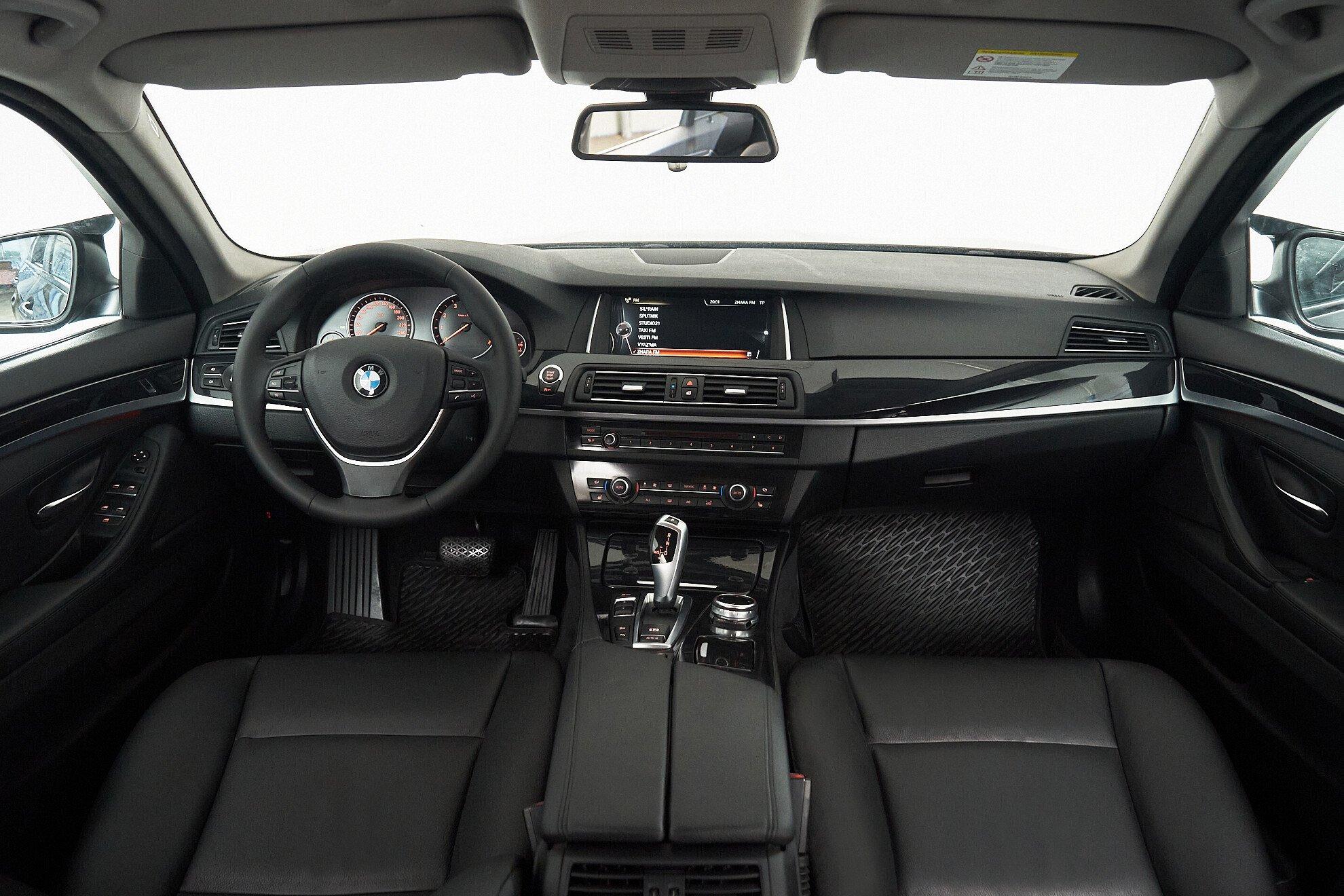 BMW 5 серии 2012, черный