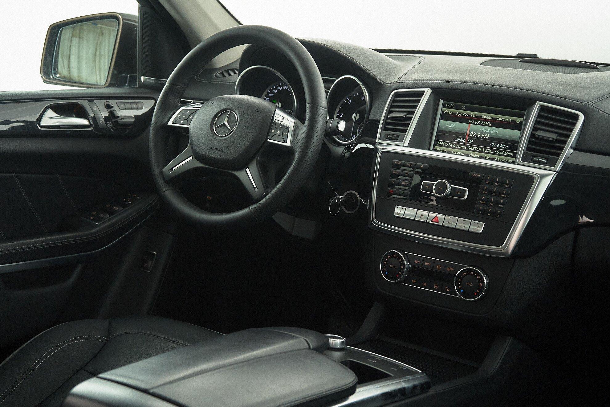 Mercedes-Benz GL-Класс 2015, коричневый