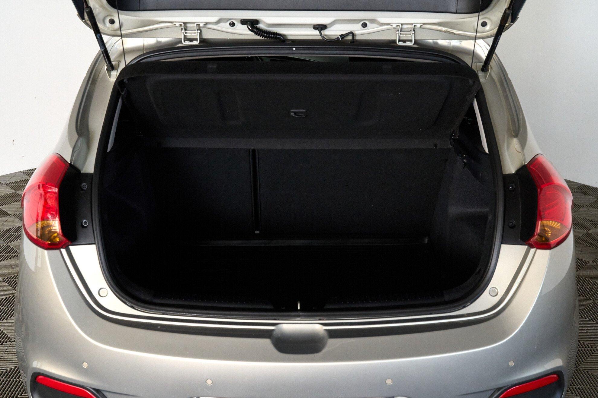 Kia Ceed 2013, серебряный