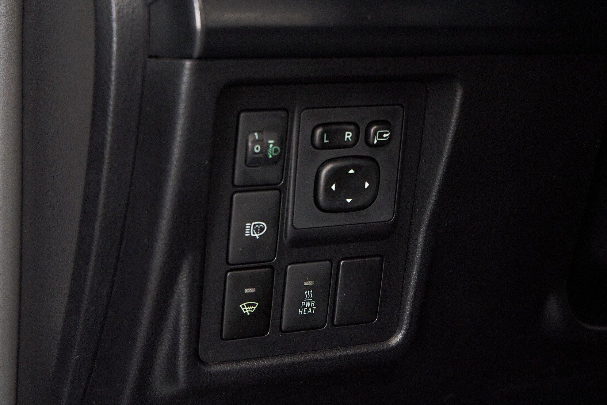 Toyota Land Cruiser Prado 2010, серебряный