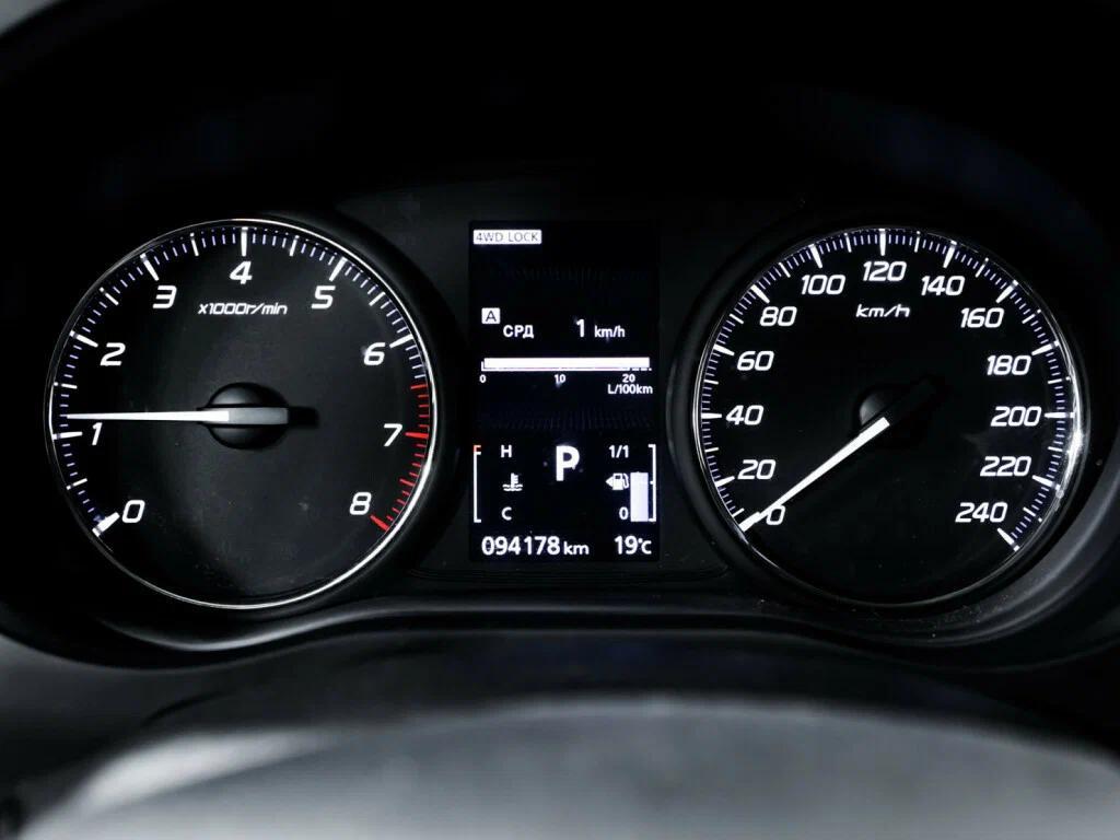 Mitsubishi Outlander 2019, белый