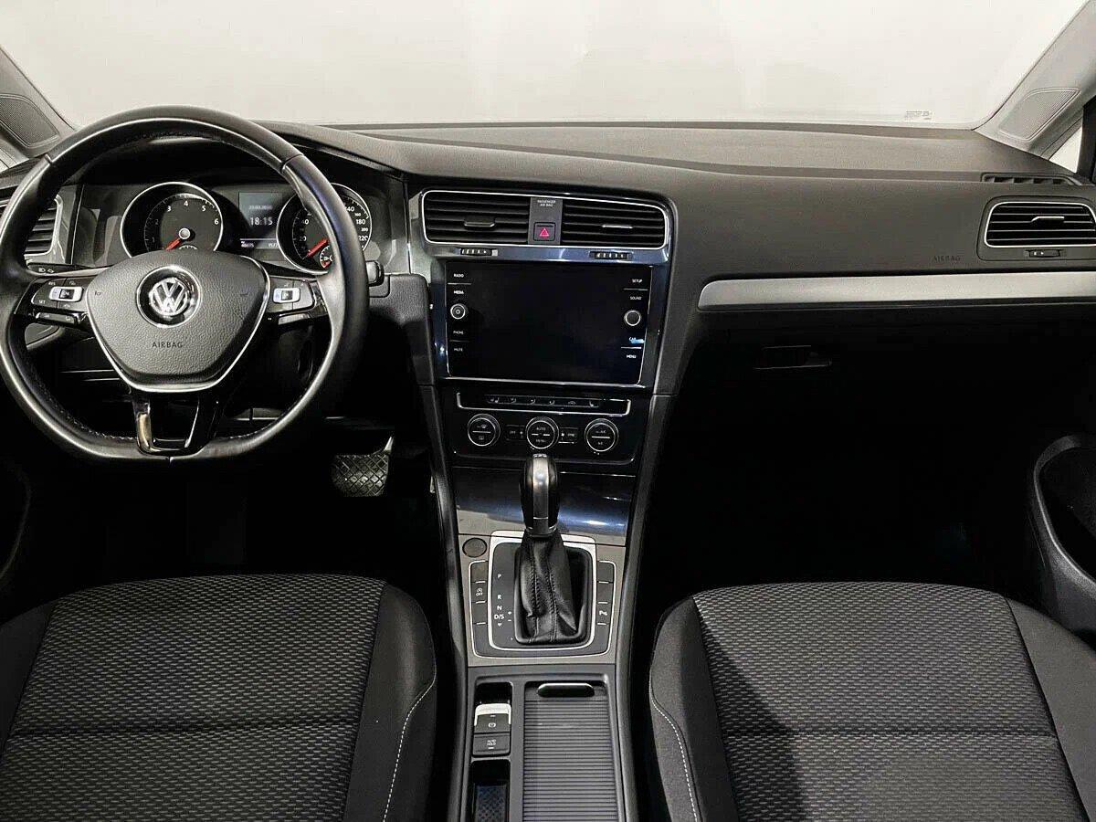 Volkswagen Golf 2018, желтый