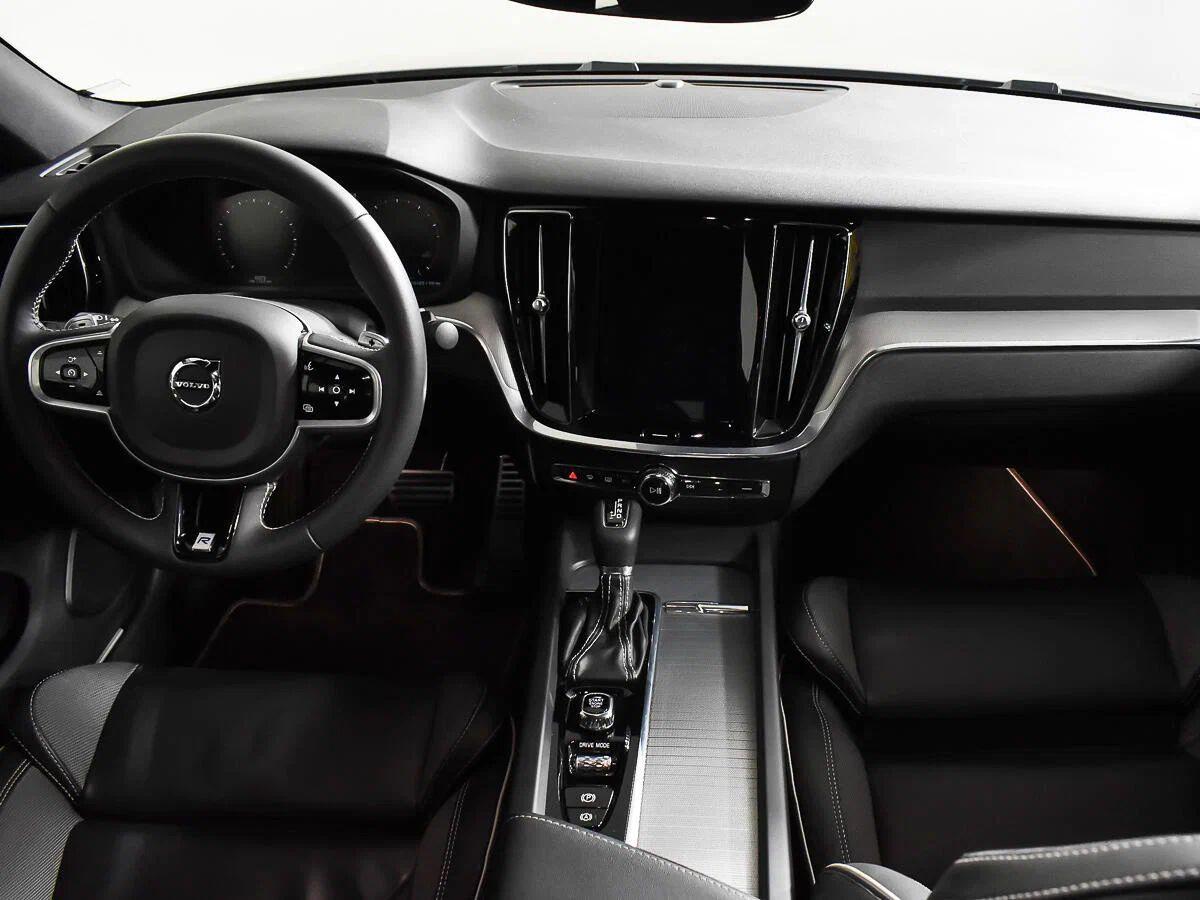 Volvo S60 2023, серый