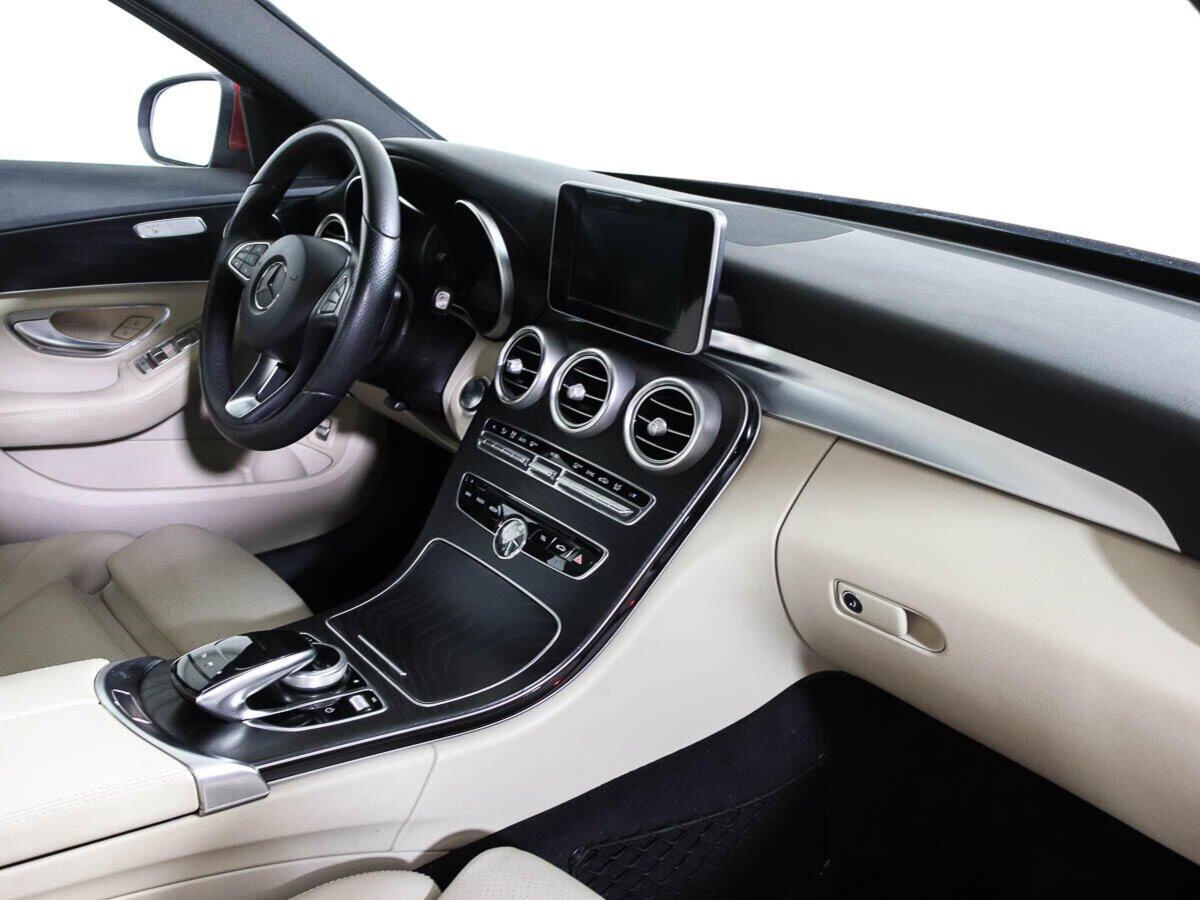 Mercedes-Benz C-Класс 2016, красный