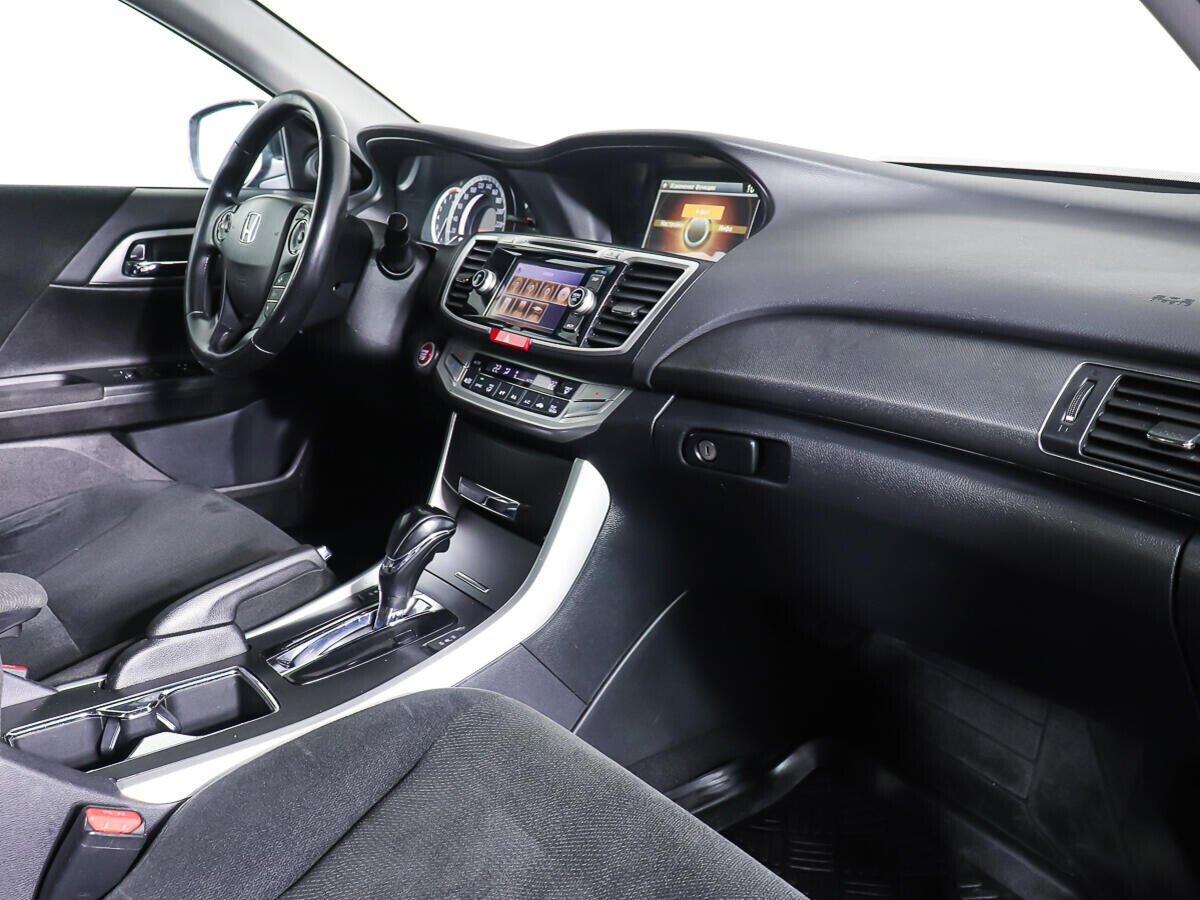 Honda Accord 2015, серебряный