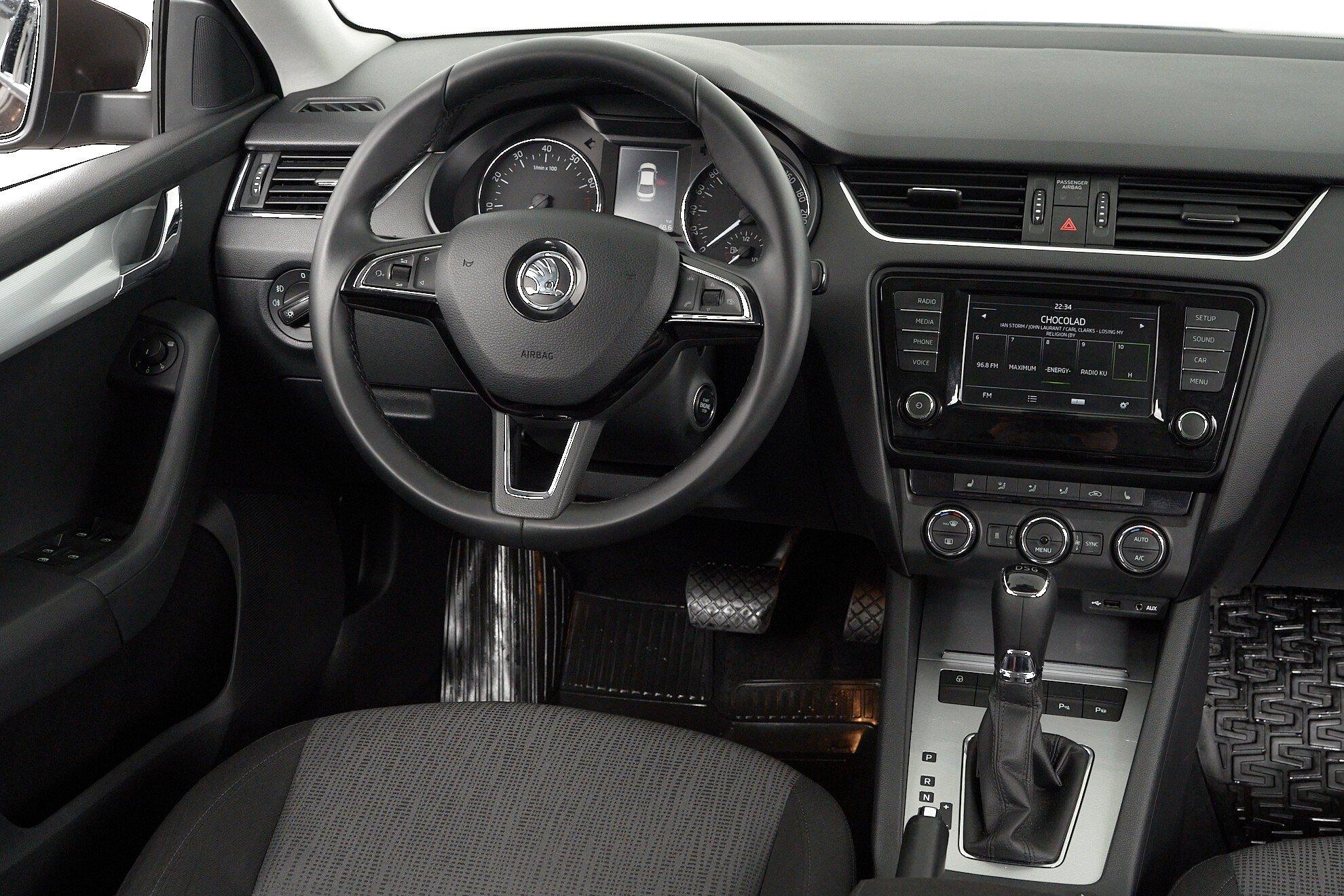 Skoda Octavia 2016, коричневый