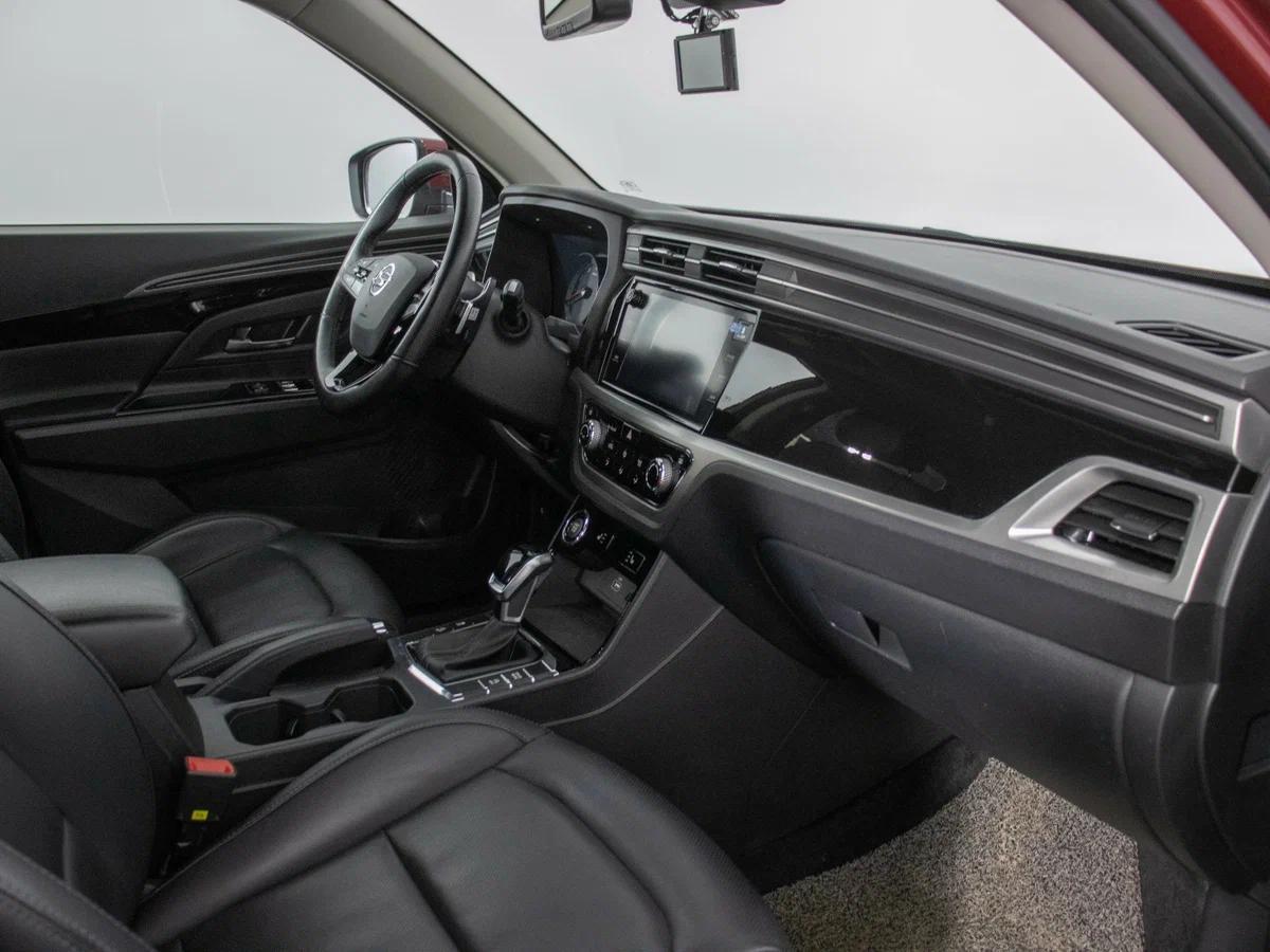 SsangYong Korando 2022, красный