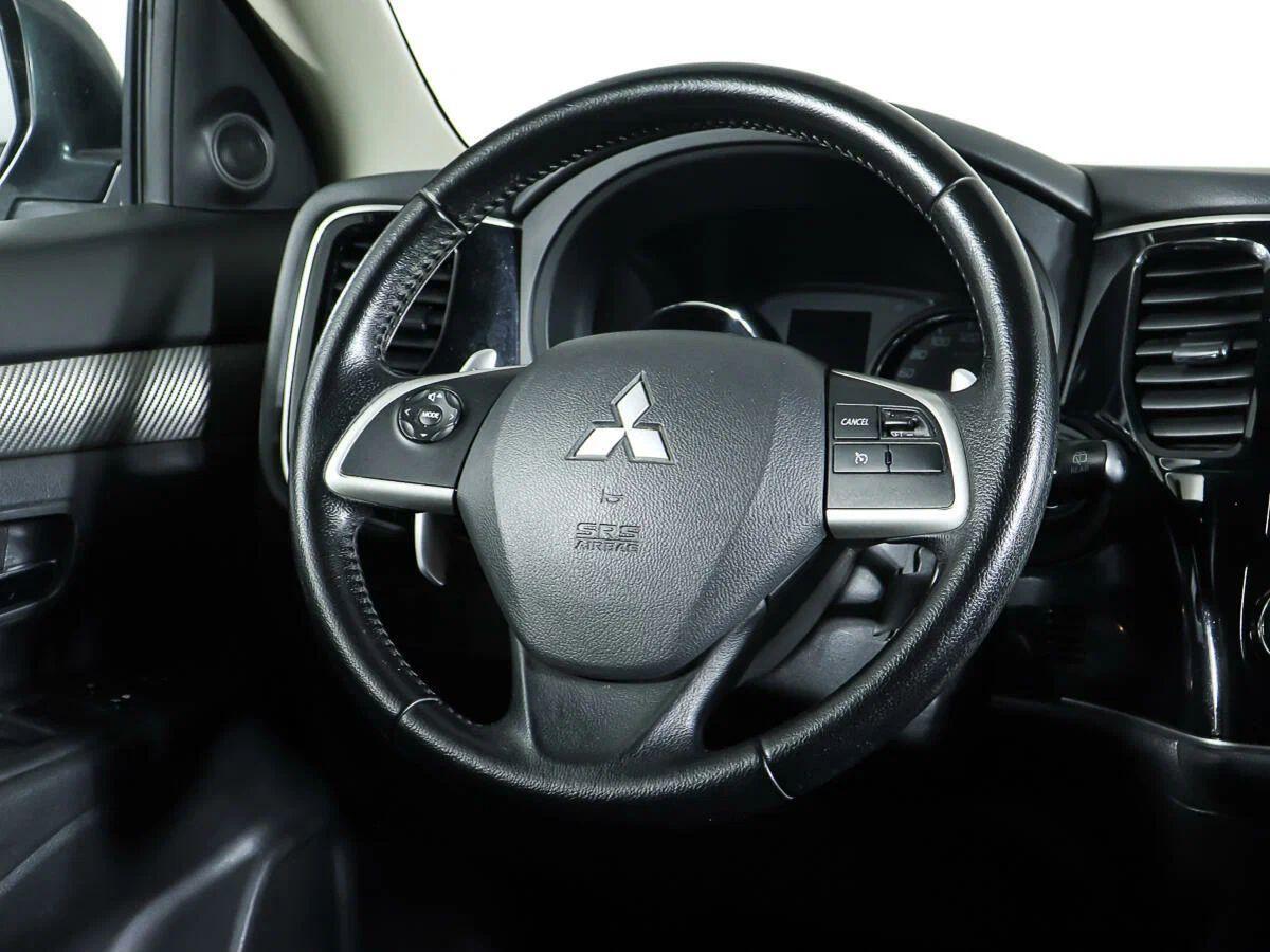 Mitsubishi Outlander 2013, белый