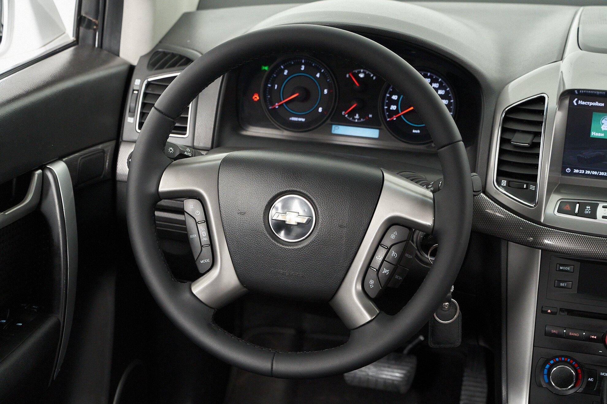 Chevrolet Captiva 2013, белый
