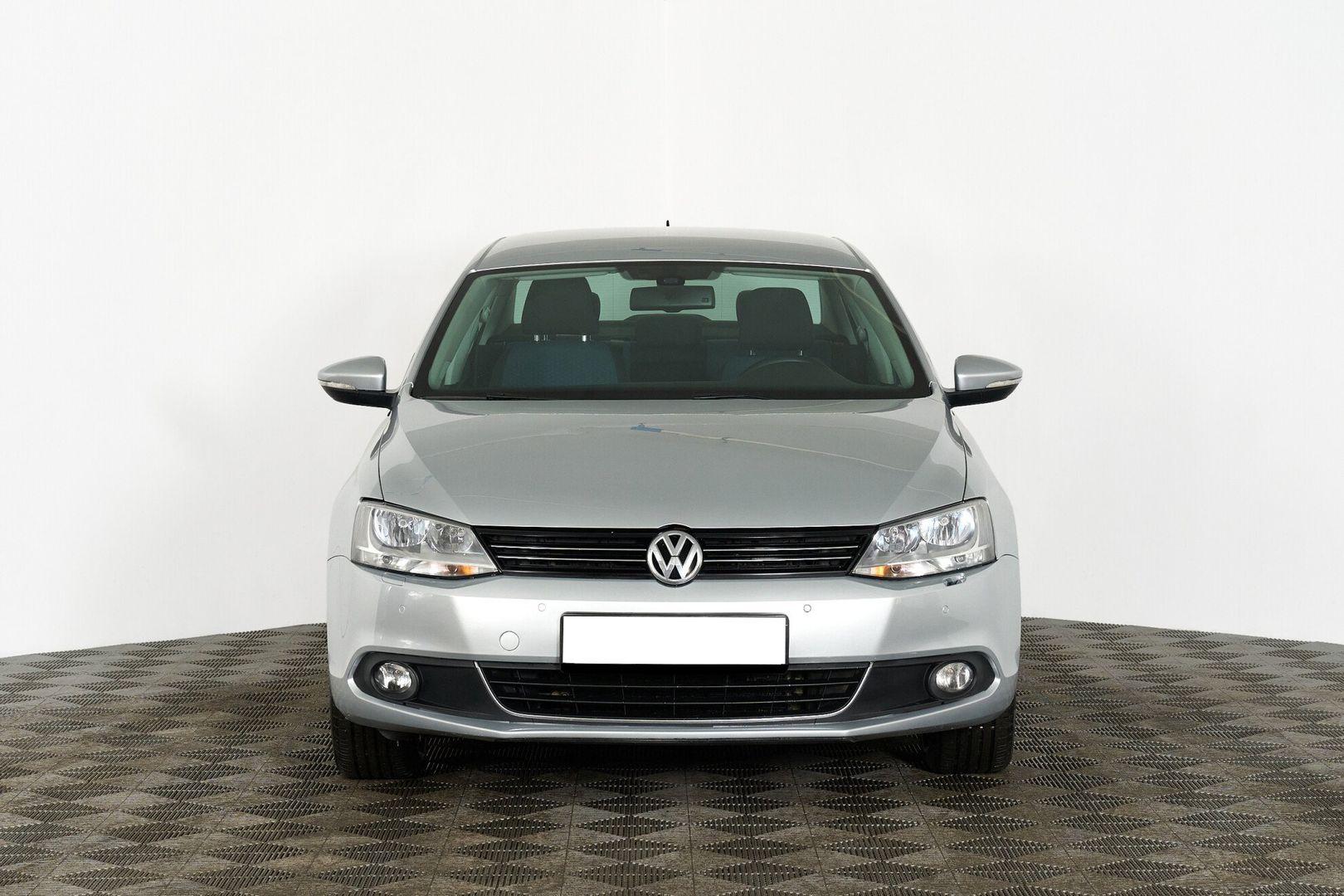 Volkswagen Jetta 2013, серебряный