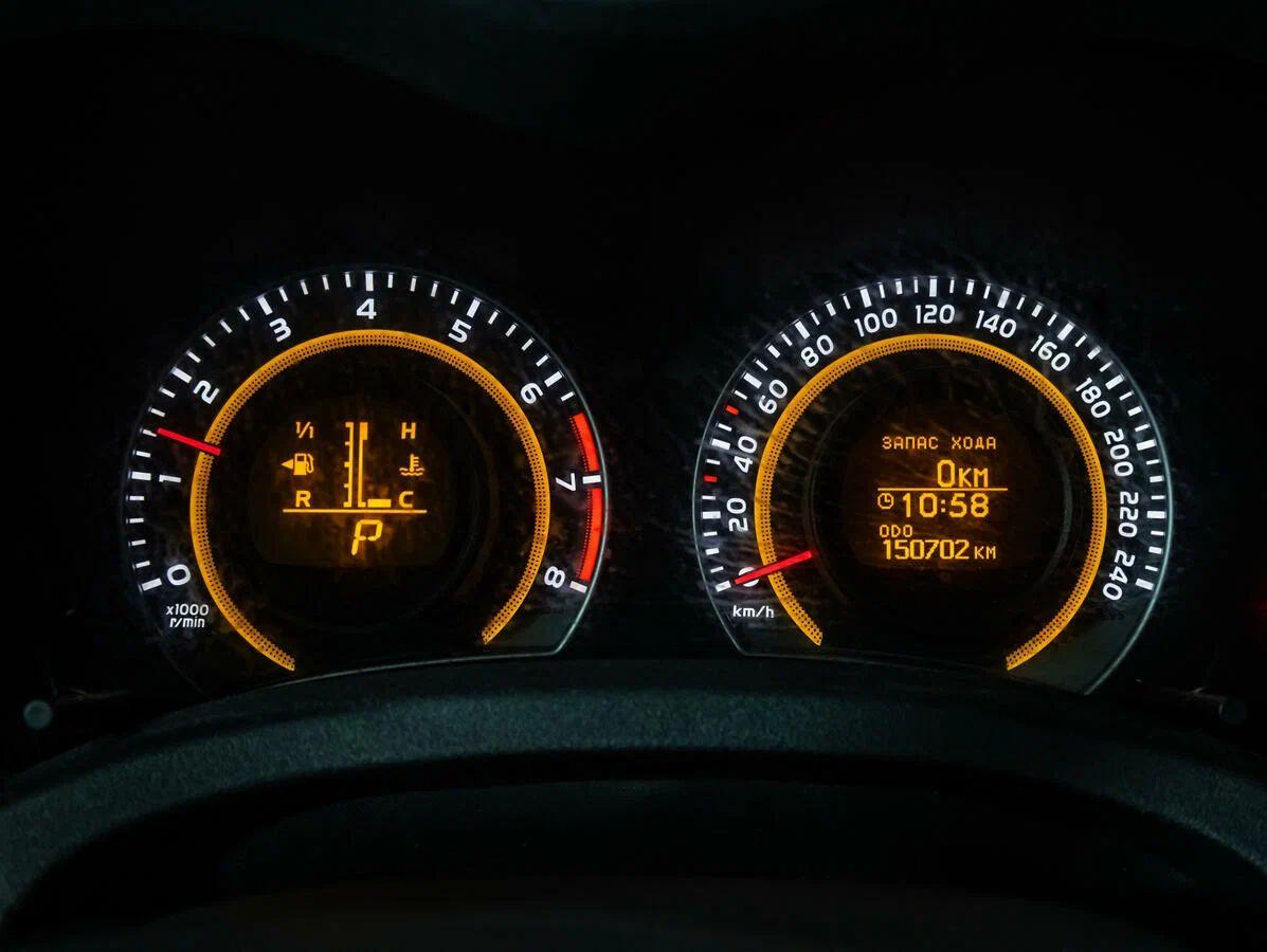 Toyota Auris 2012, белый