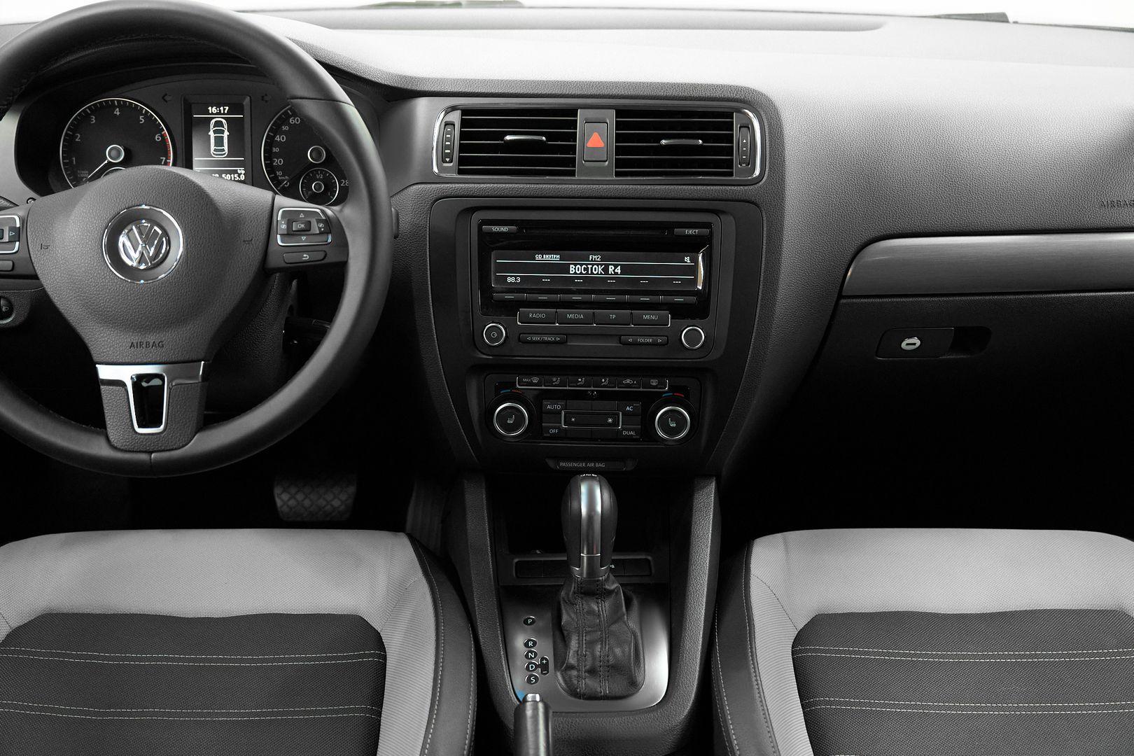 Volkswagen Jetta 2014, серый