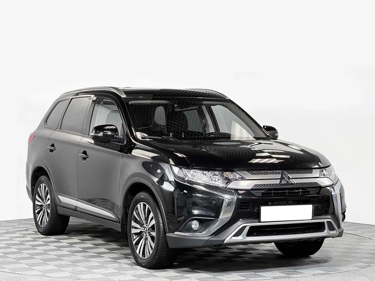 Mitsubishi Outlander 2019, черный