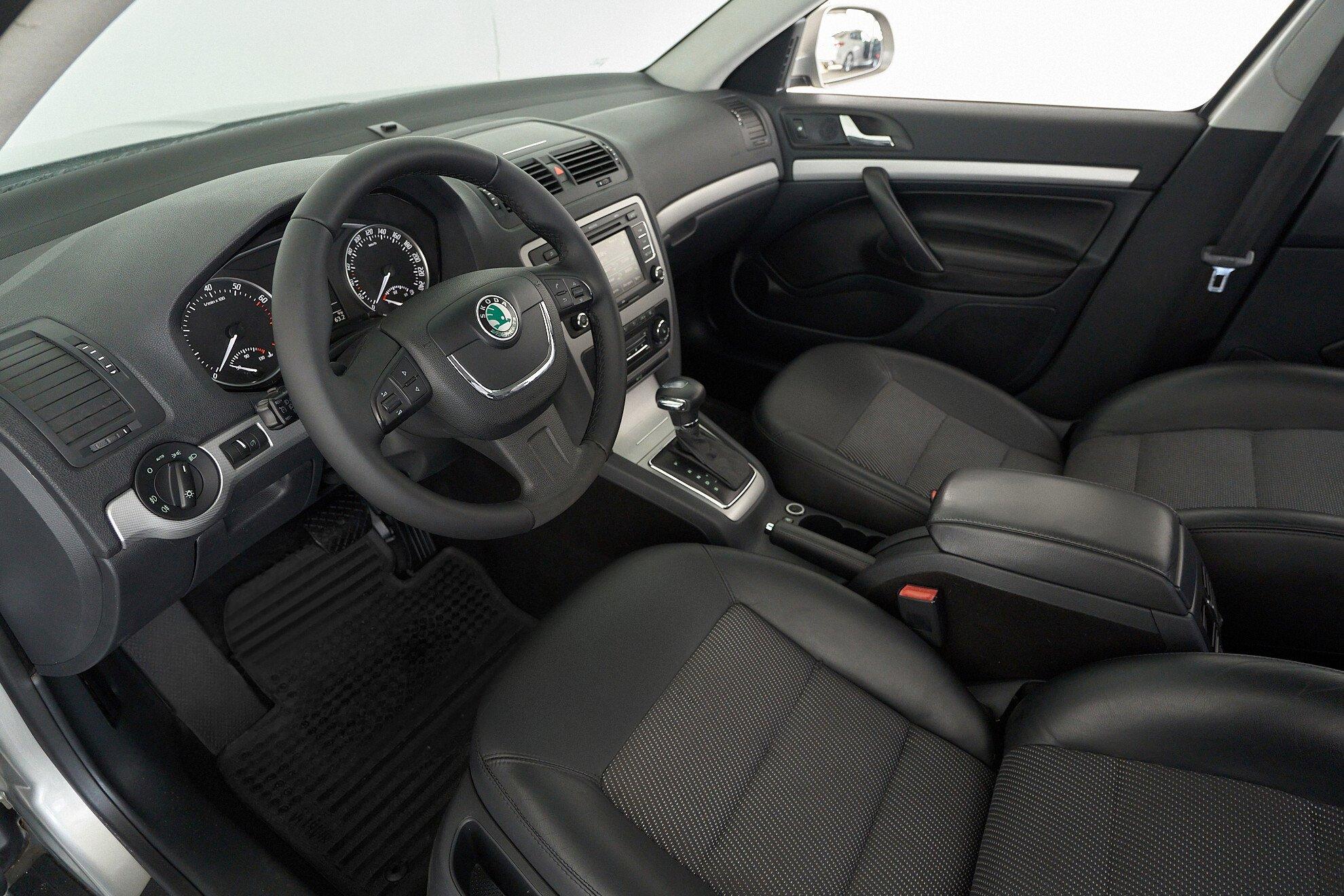 Skoda Octavia 2013, бежевый
