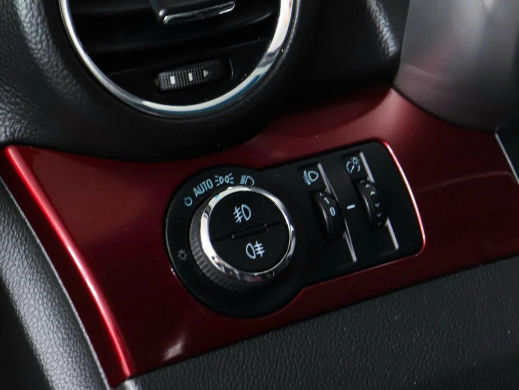 Chevrolet Orlando 2012, красный