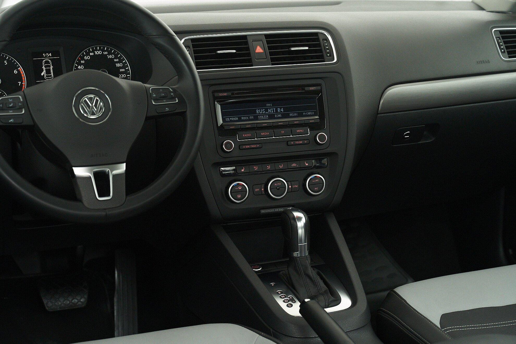 Volkswagen Jetta 2012, коричневый