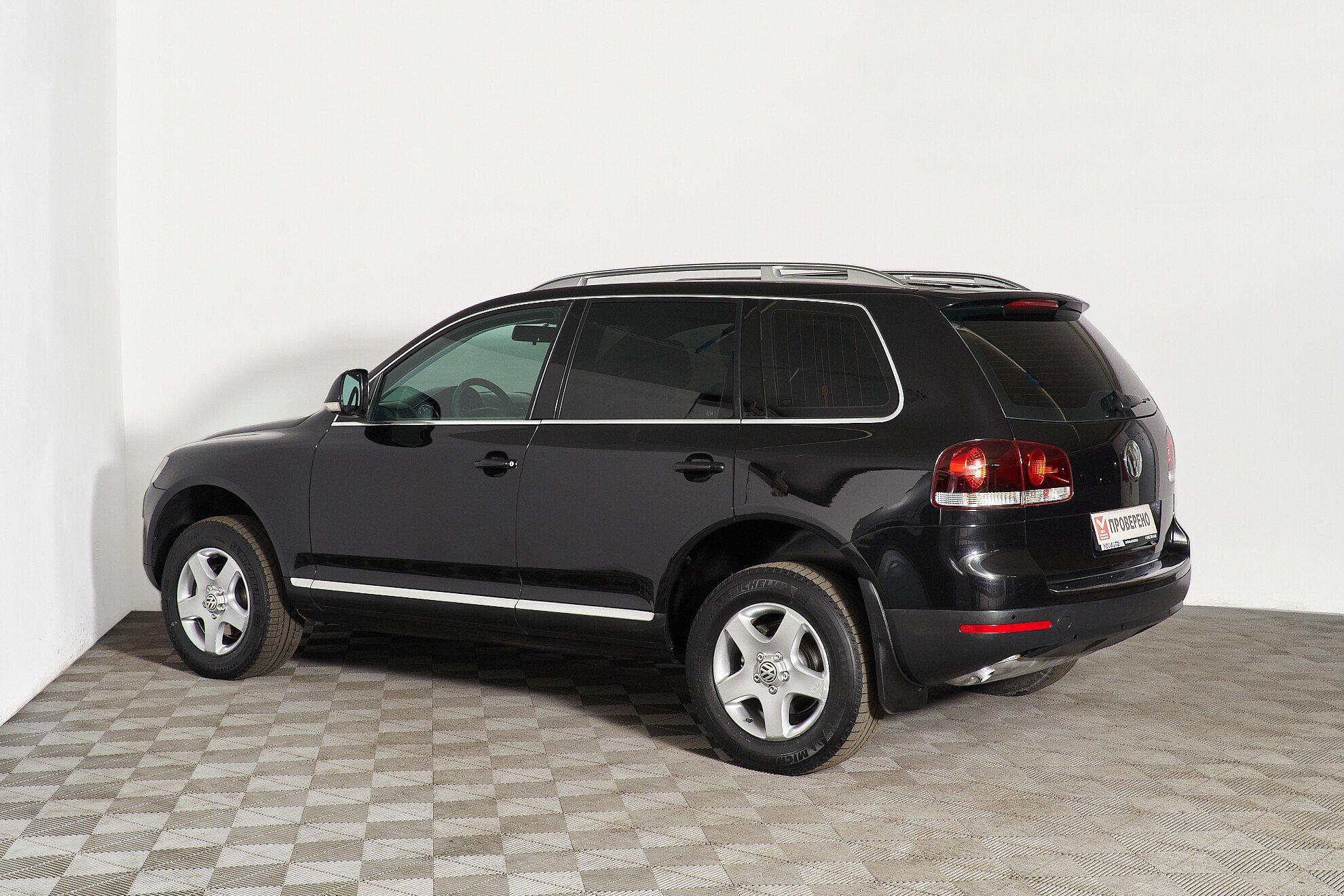 Volkswagen Touareg 2010, черный