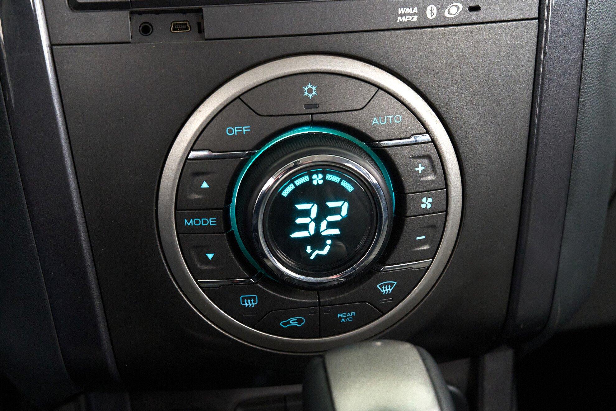 Chevrolet TrailBlazer 2013, белый